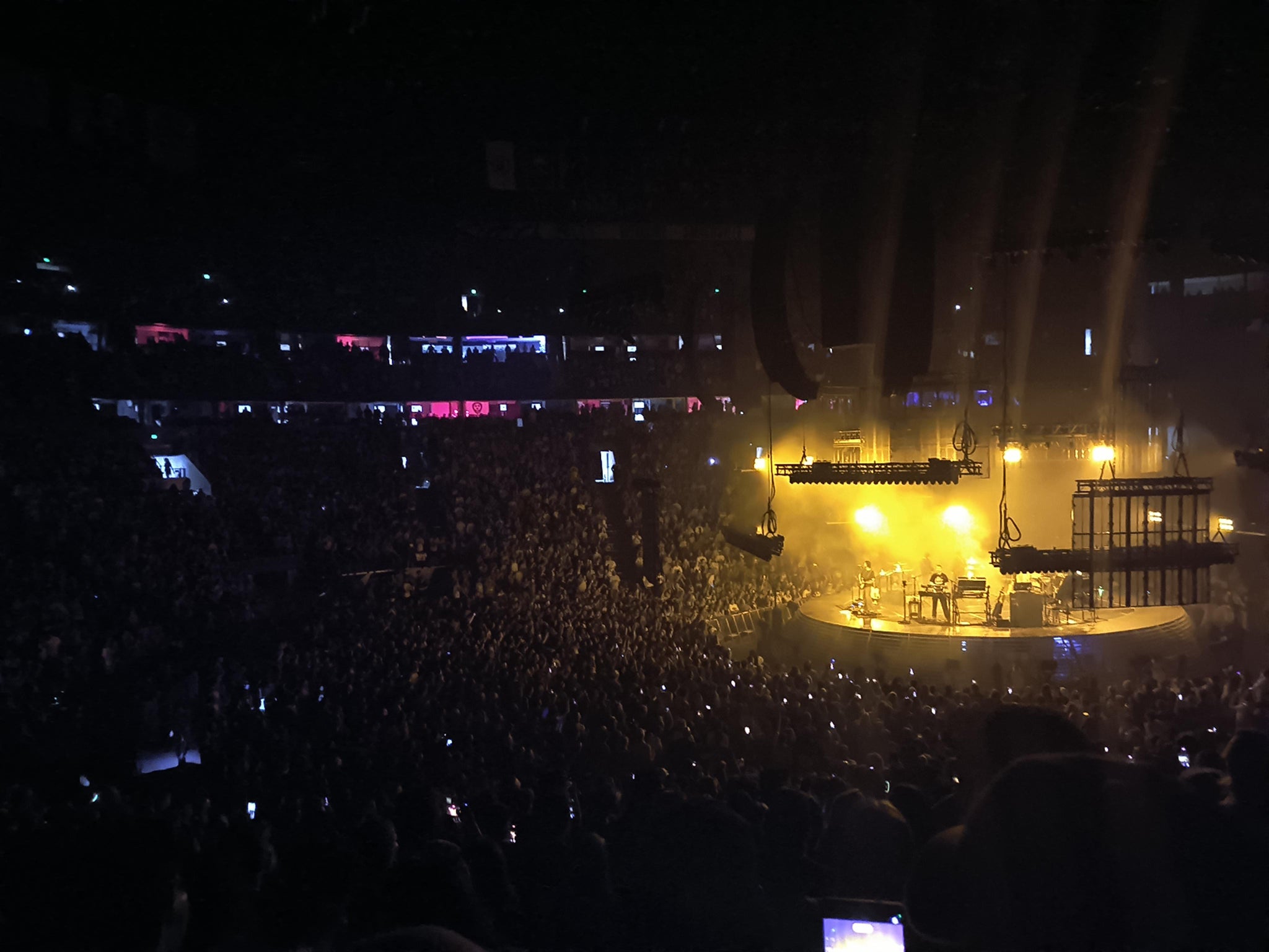Vue réelle des fans prise de la Section 104 au site Bridgestone Arena par Michaela H