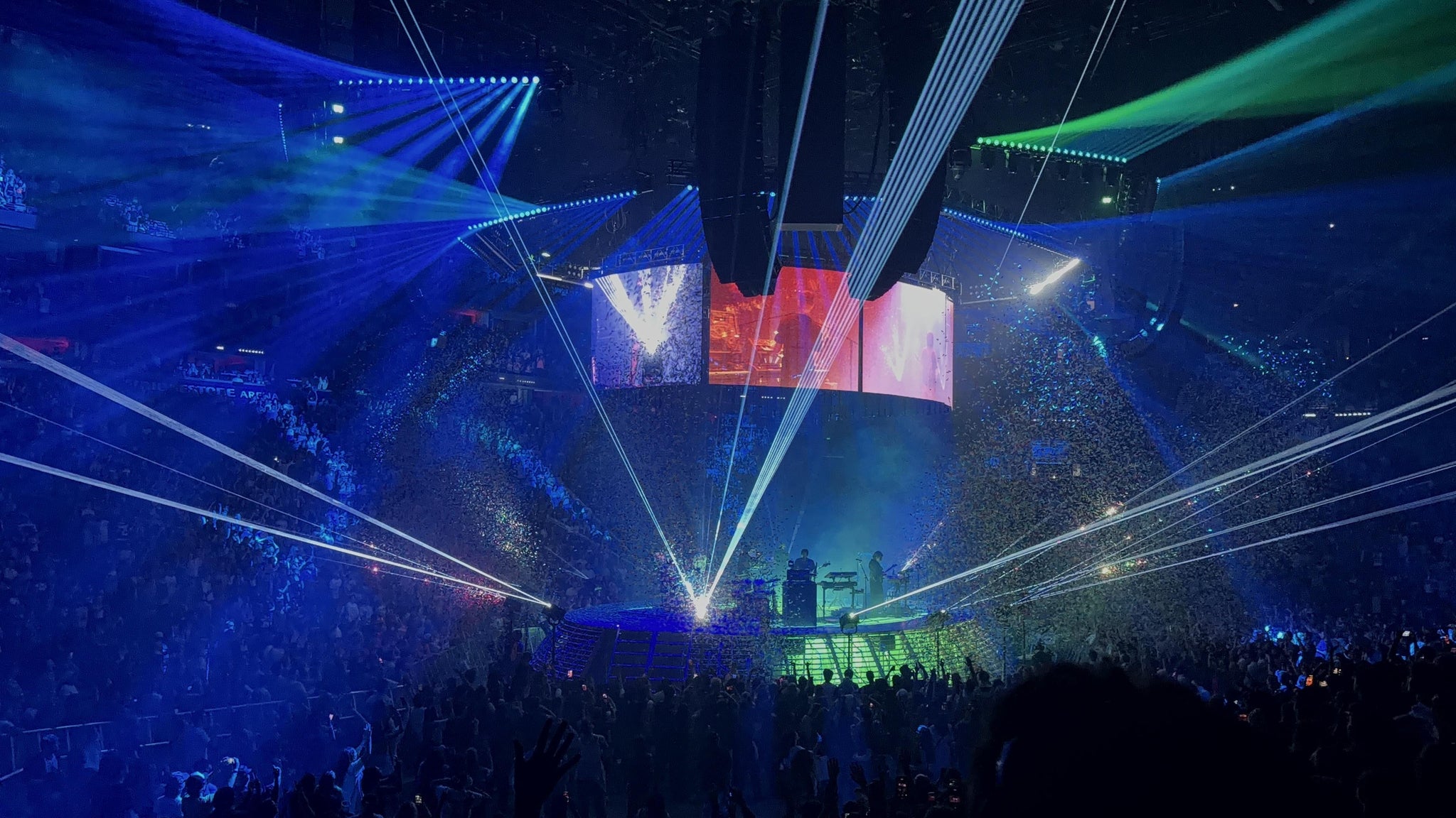 Vue réelle des fans prise de la Section 113 au site Bridgestone Arena par Carter L