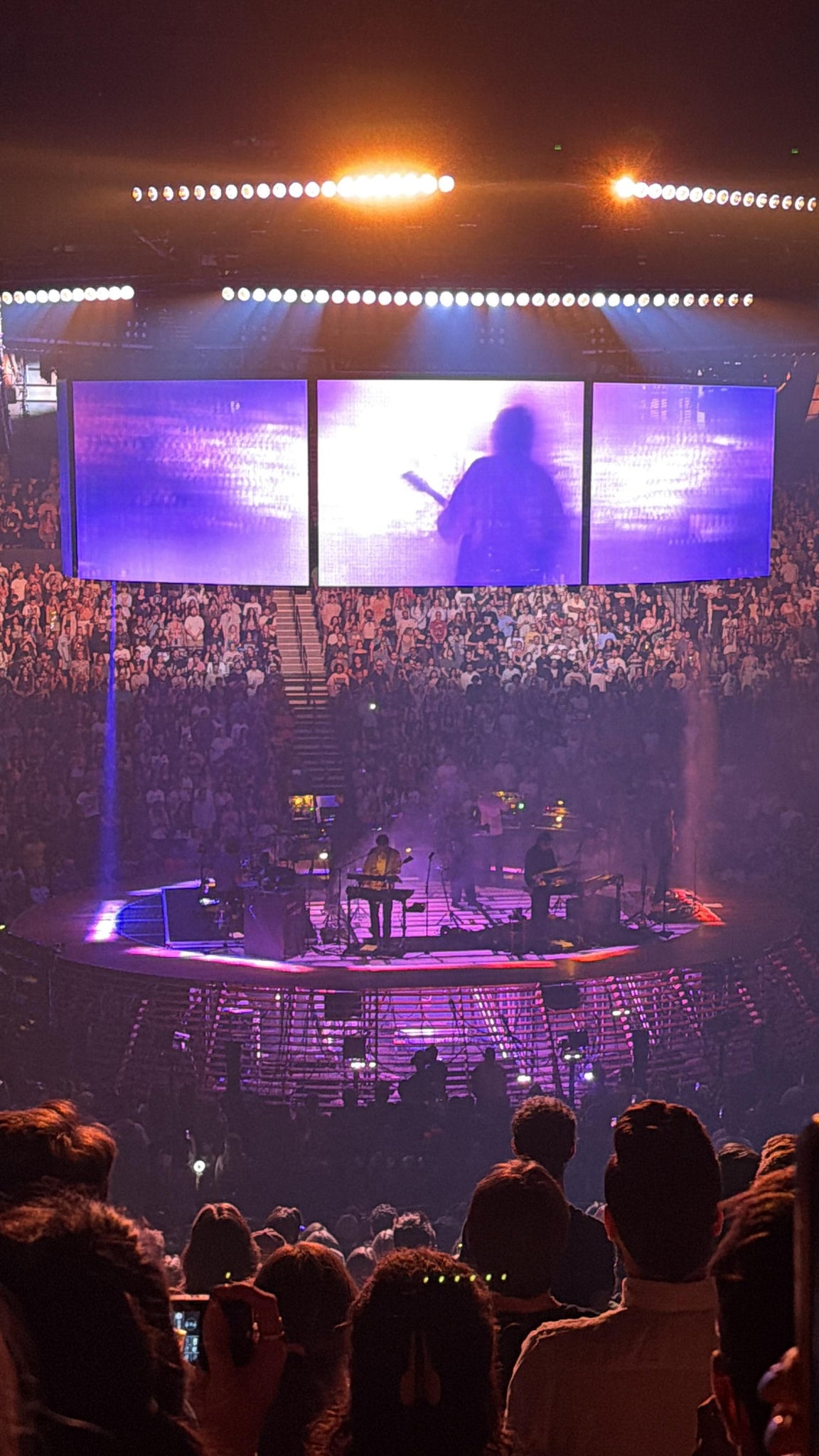 Vue réelle des fans prise de la Section 115 au site Bridgestone Arena par Mya E