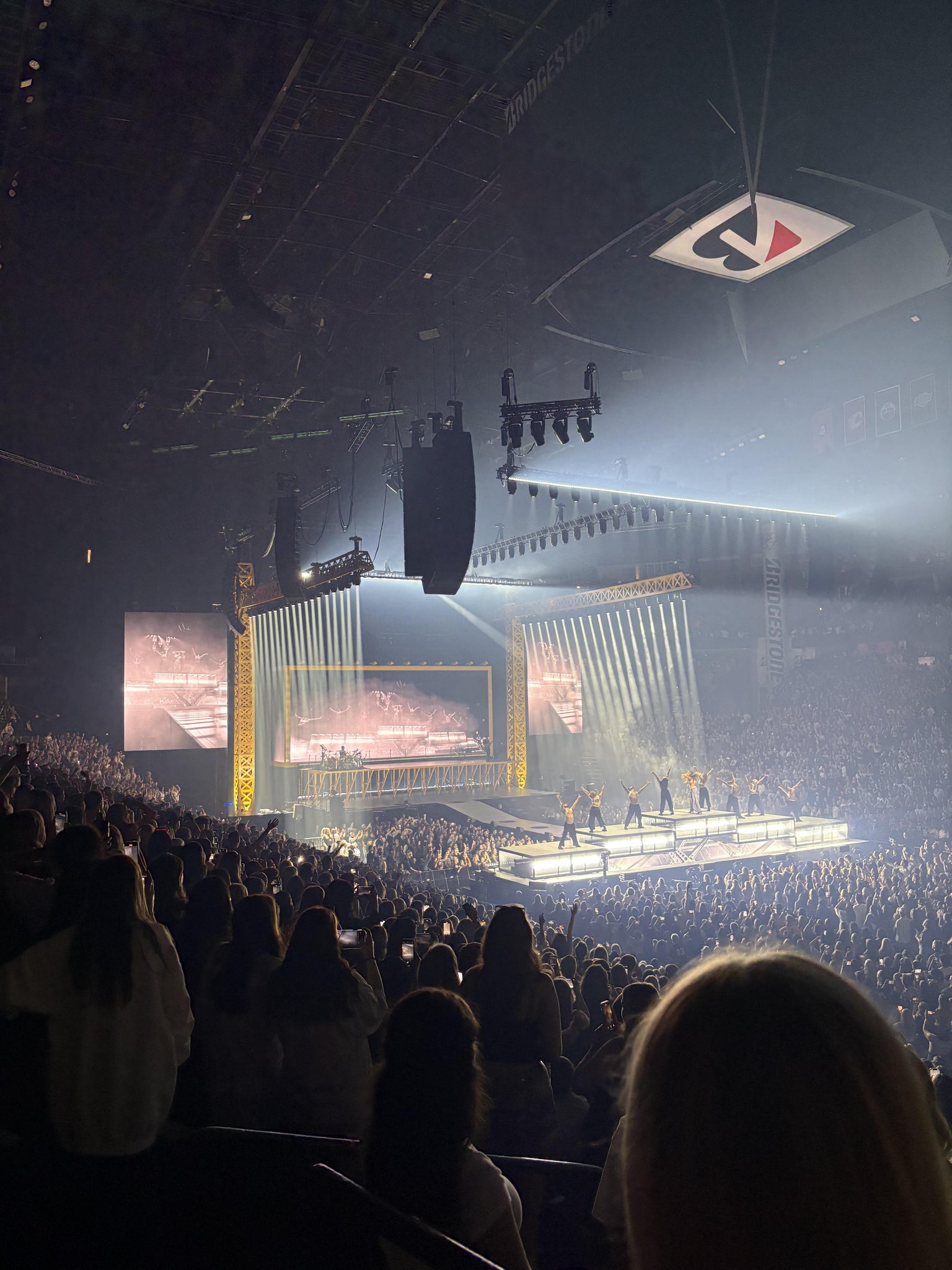 Vue réelle des fans prise de la Section 118 au site Bridgestone Arena par Kristen G