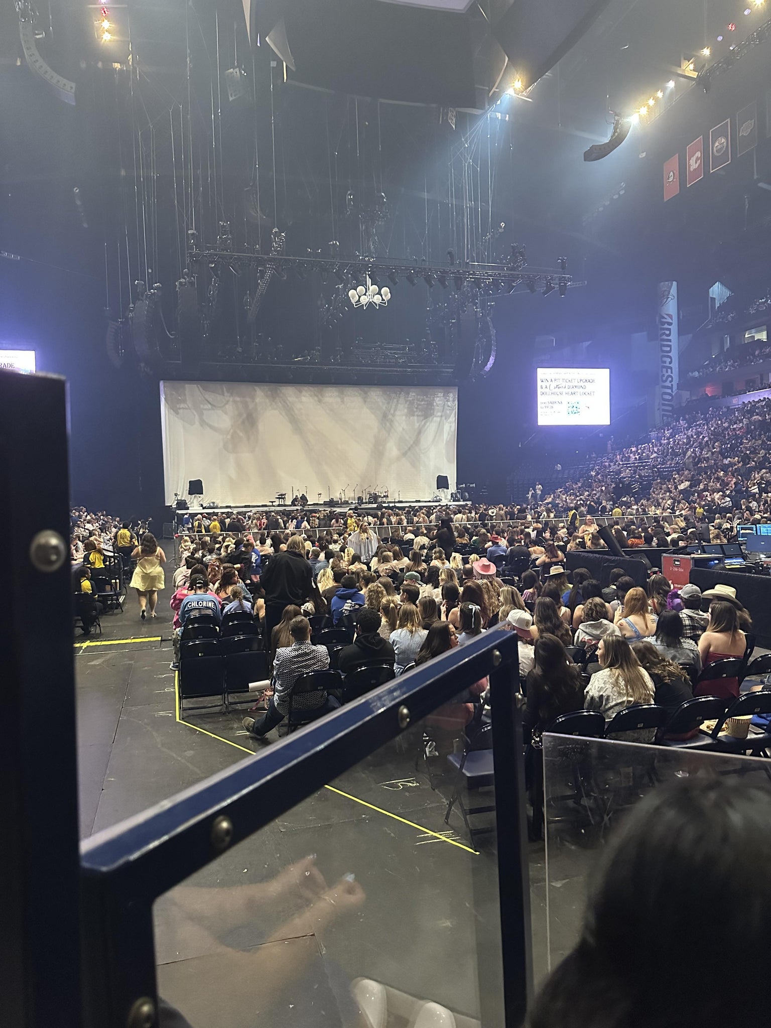 Vue réelle des fans prise de la Section 119 au site Bridgestone Arena par Madison K