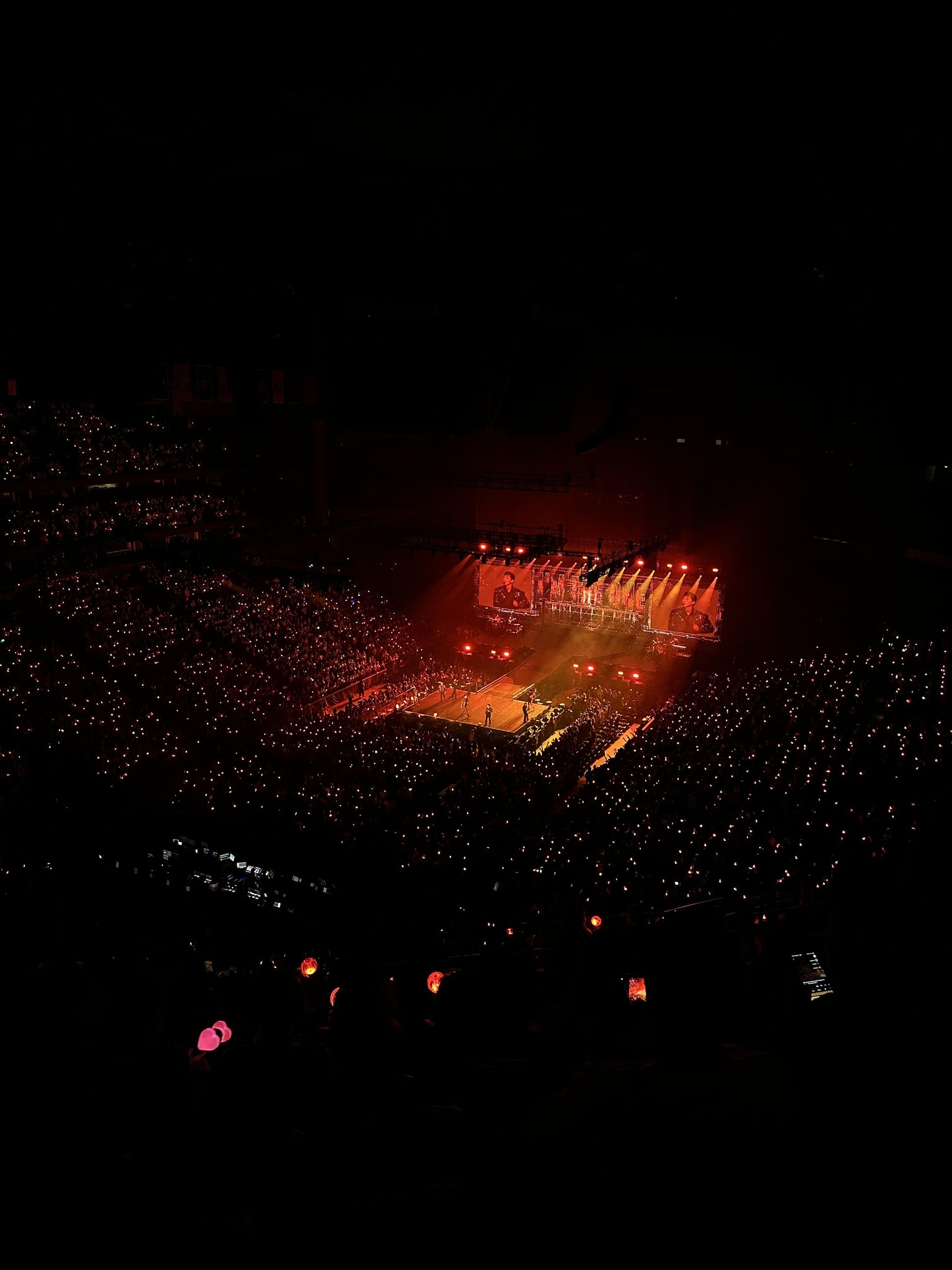 Vue réelle des fans prise de la Section 304 au site Bridgestone Arena par Shlova B