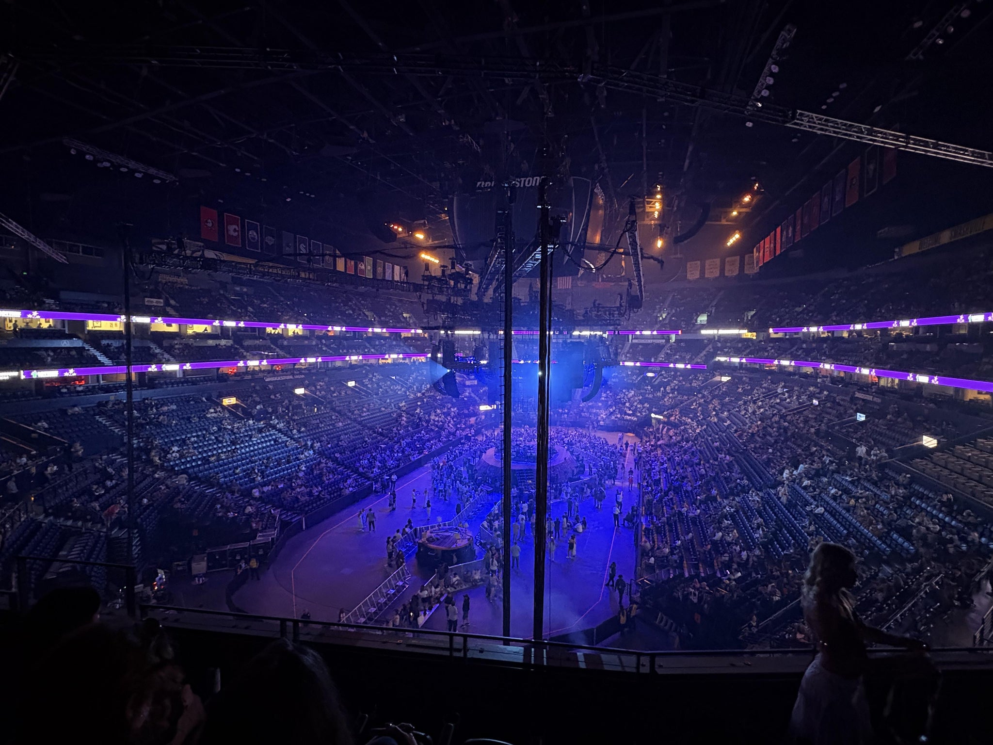 Vue réelle des fans prise de la Section 319 au site Bridgestone Arena par Ryker S