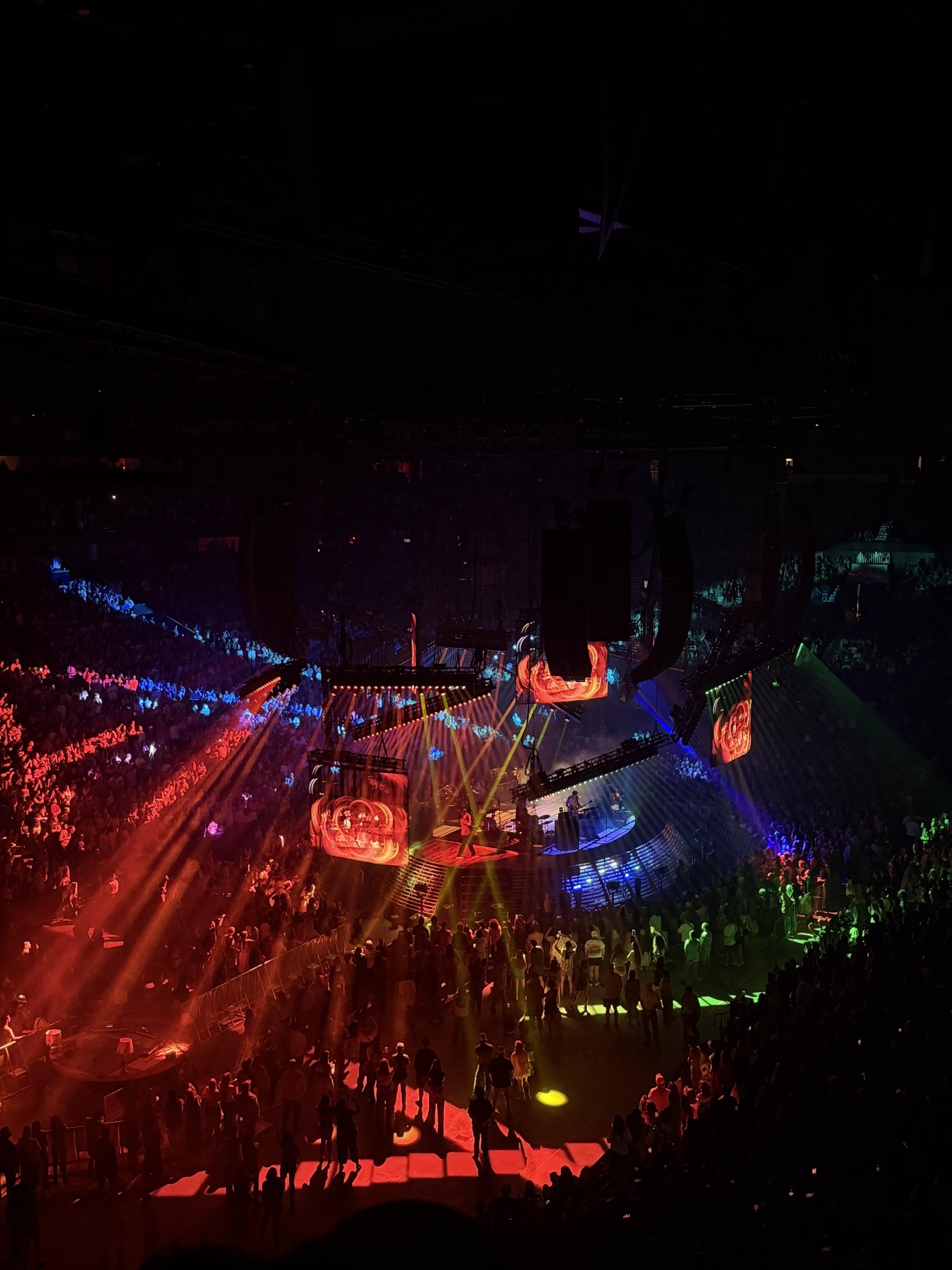Vue réelle des fans prise de la Section 320 au site Bridgestone Arena par Rylee B