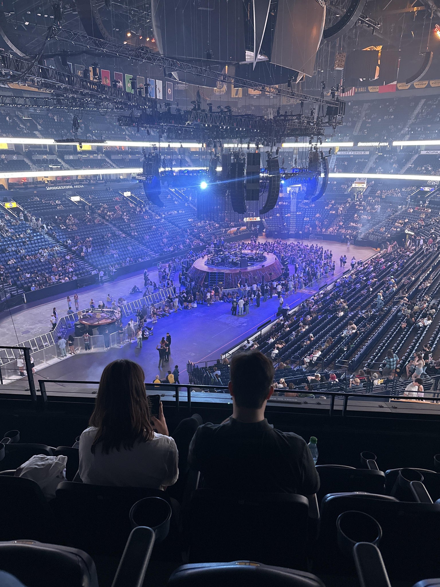Vue réelle des fans prise de la Section 321 au site Bridgestone Arena par Collin K
