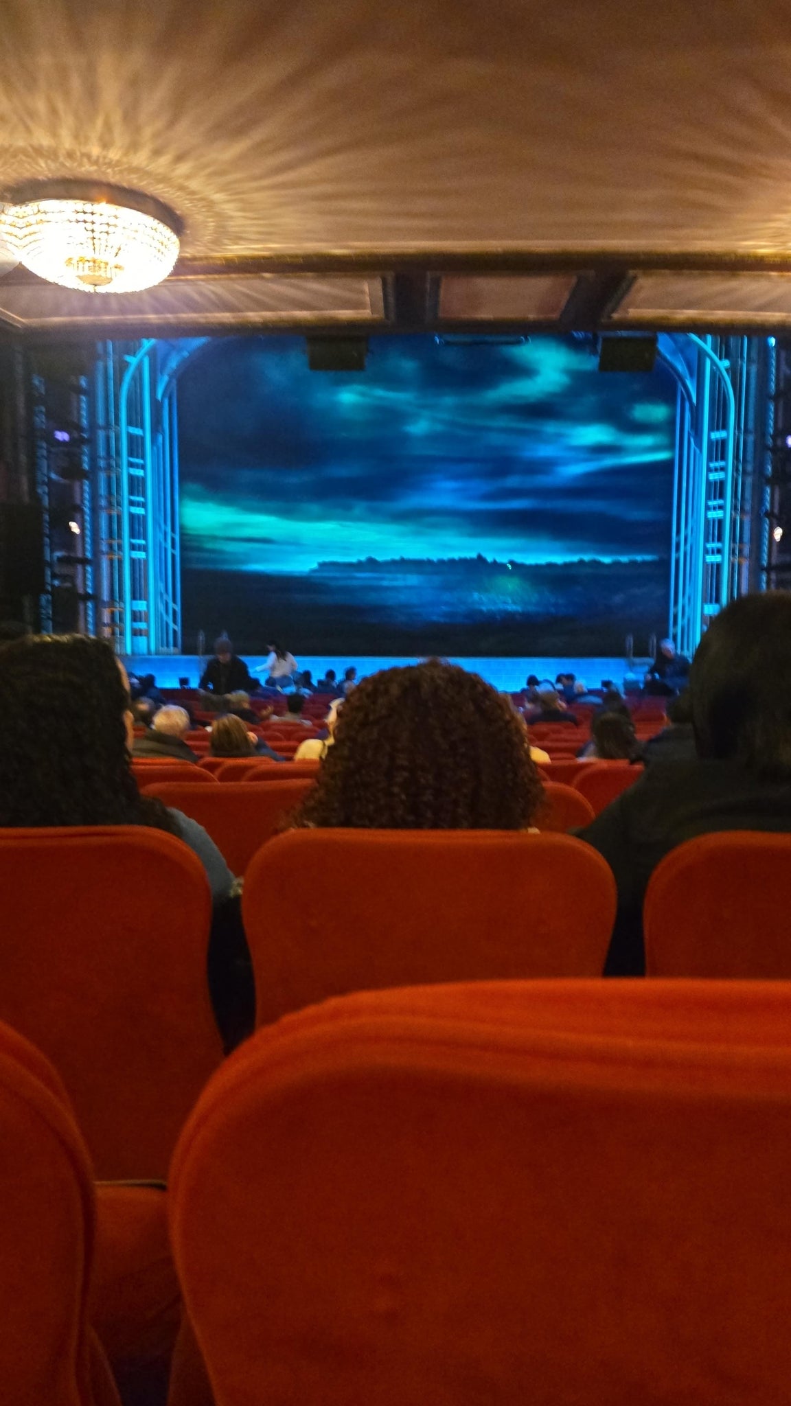 Vue réelle des fans prise de la Orchestra Center au site Broadway Theatre - New York par Daphna K