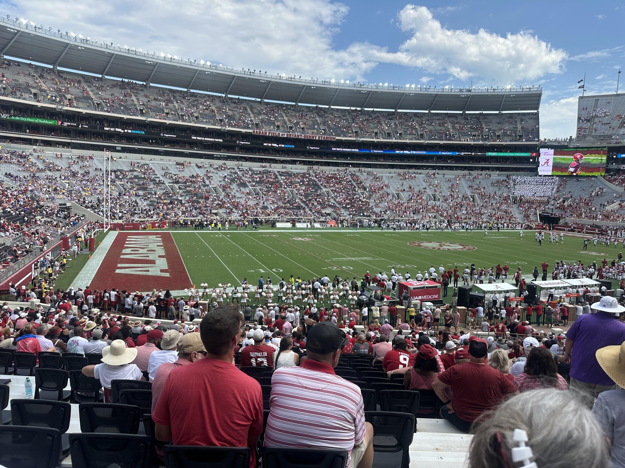 Vue réelle des fans prise de la Section 111 au site Bryant-Denny Stadium par Cristal A