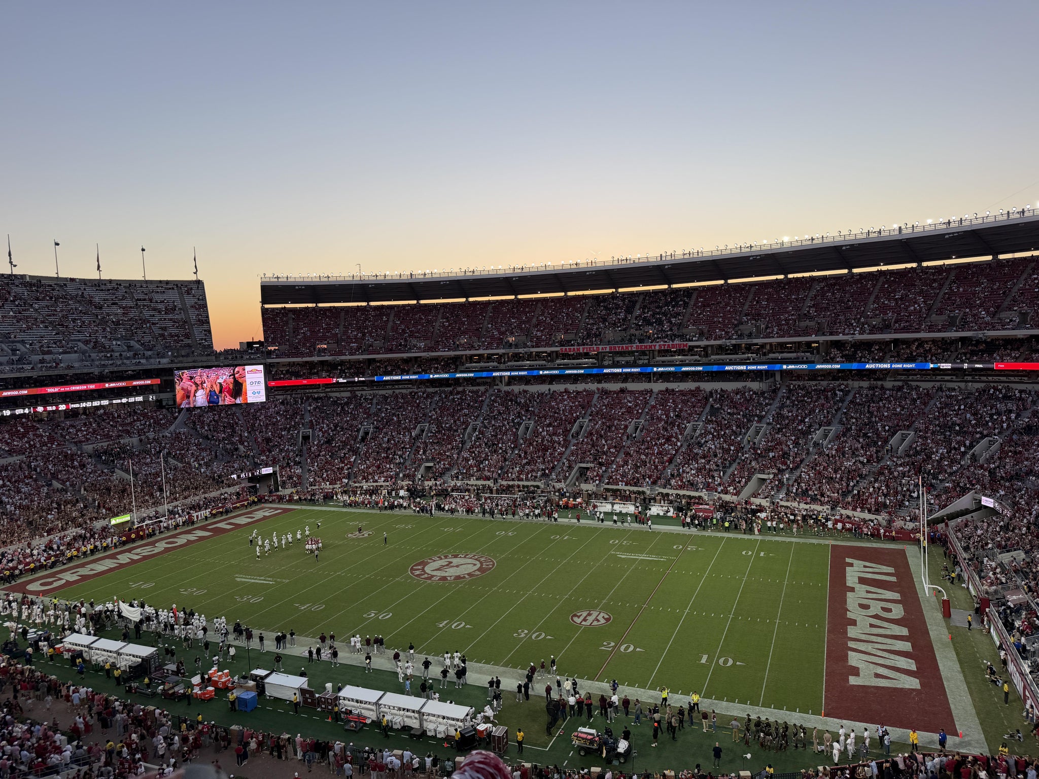 Vue réelle des fans prise de la Section 835 au site Bryant-Denny Stadium par Brandy L