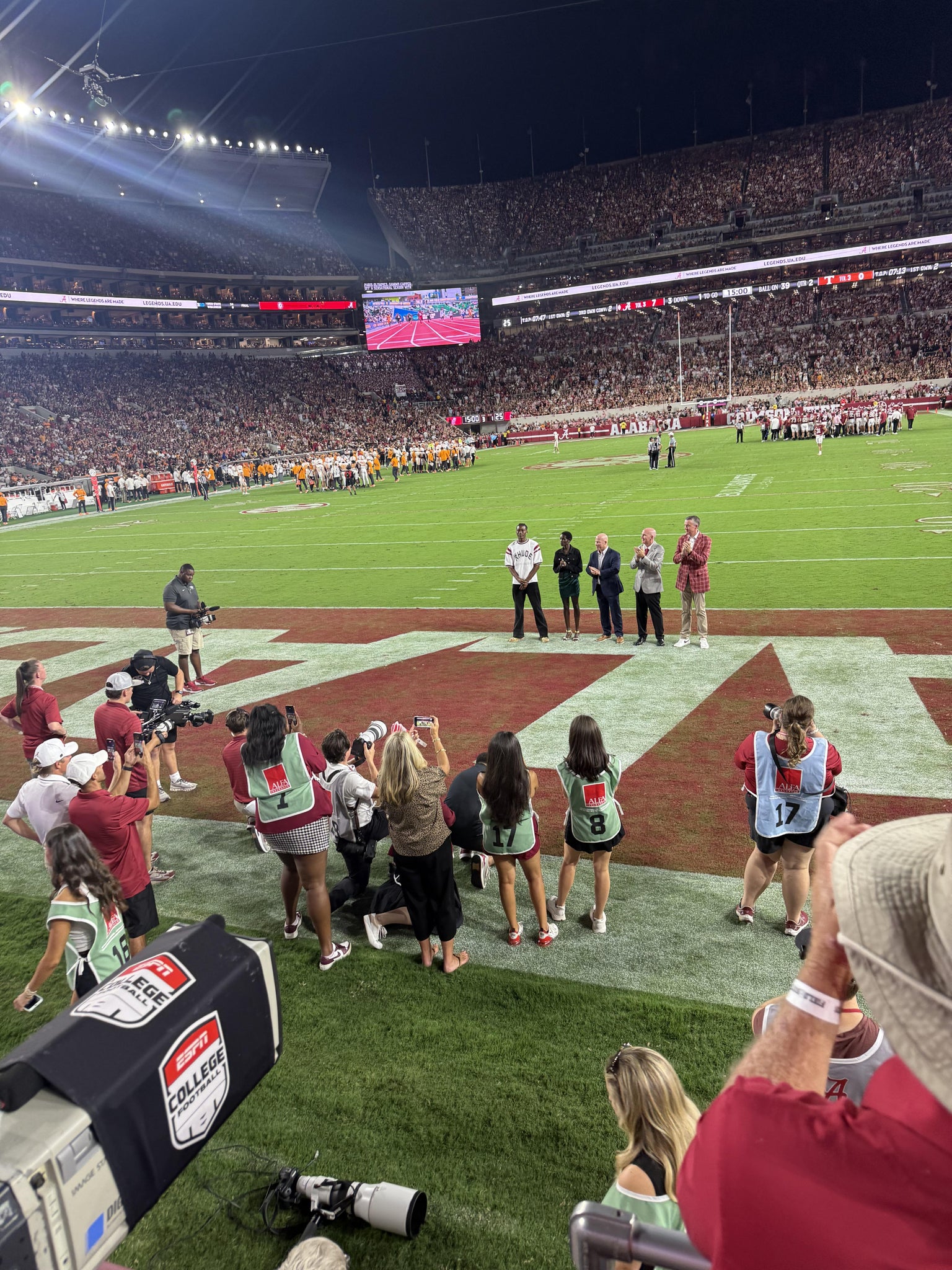 Vue réelle des fans prise de la North Field Suite au site Bryant-Denny Stadium par Kendall D