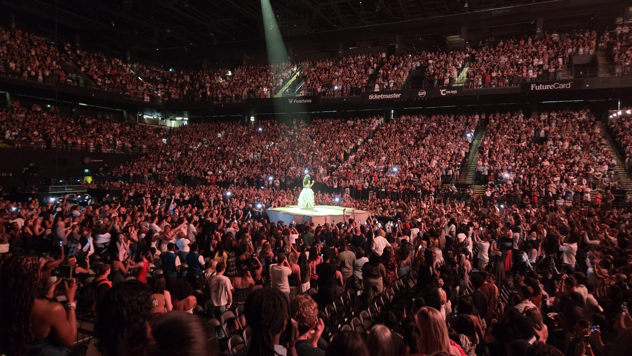 Vue réelle des fans prise de la Section 103 au site CFG Bank Arena par Christopher S