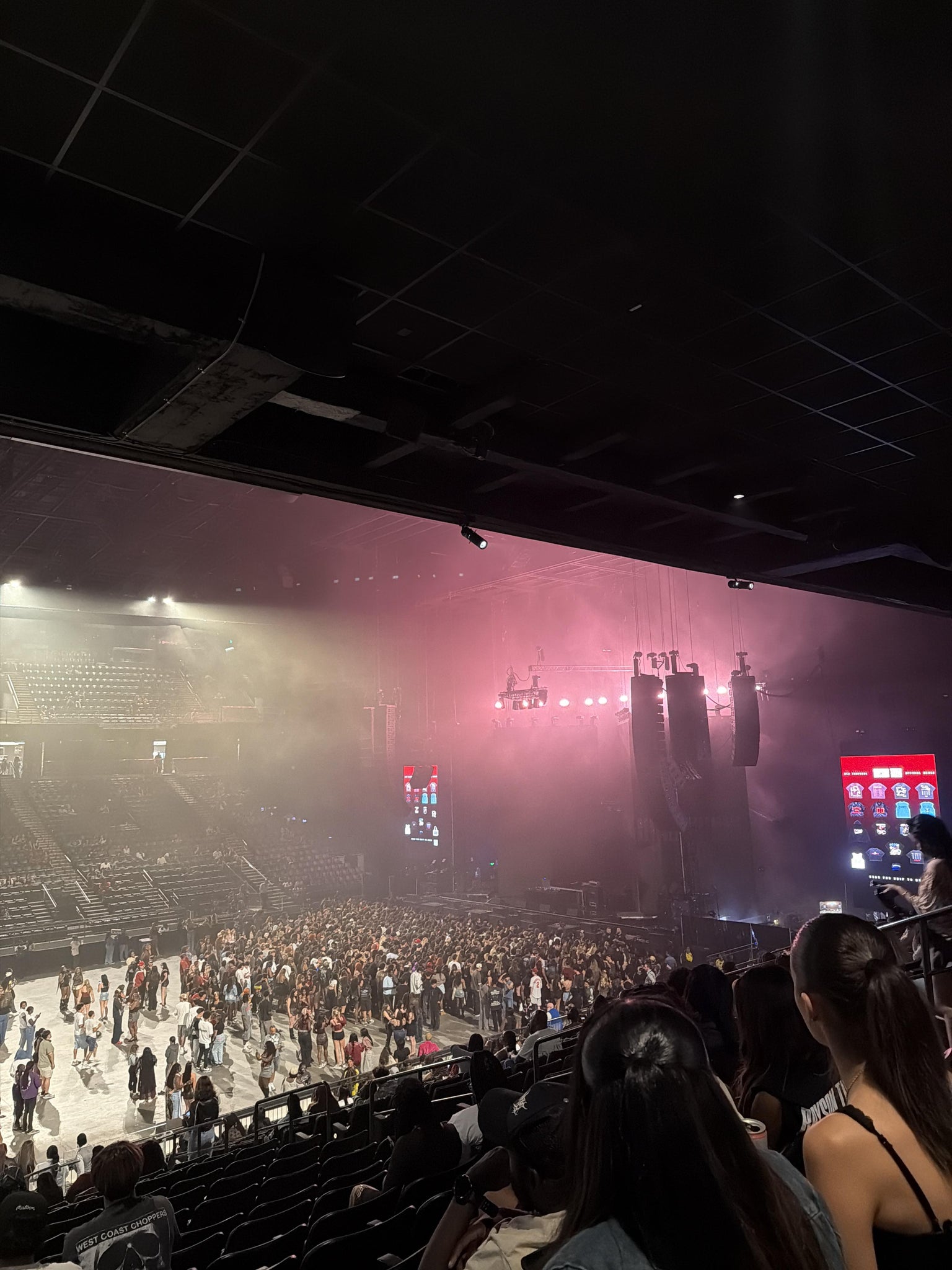 Vue réelle des fans prise de la Section 104 au site CFG Bank Arena par Yasmin C
