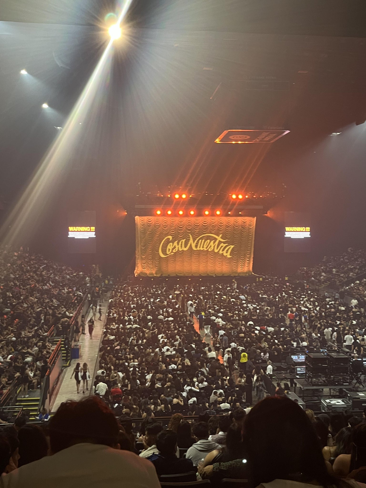 Vue réelle des fans prise de la Section 114 au site CFG Bank Arena par Joana M