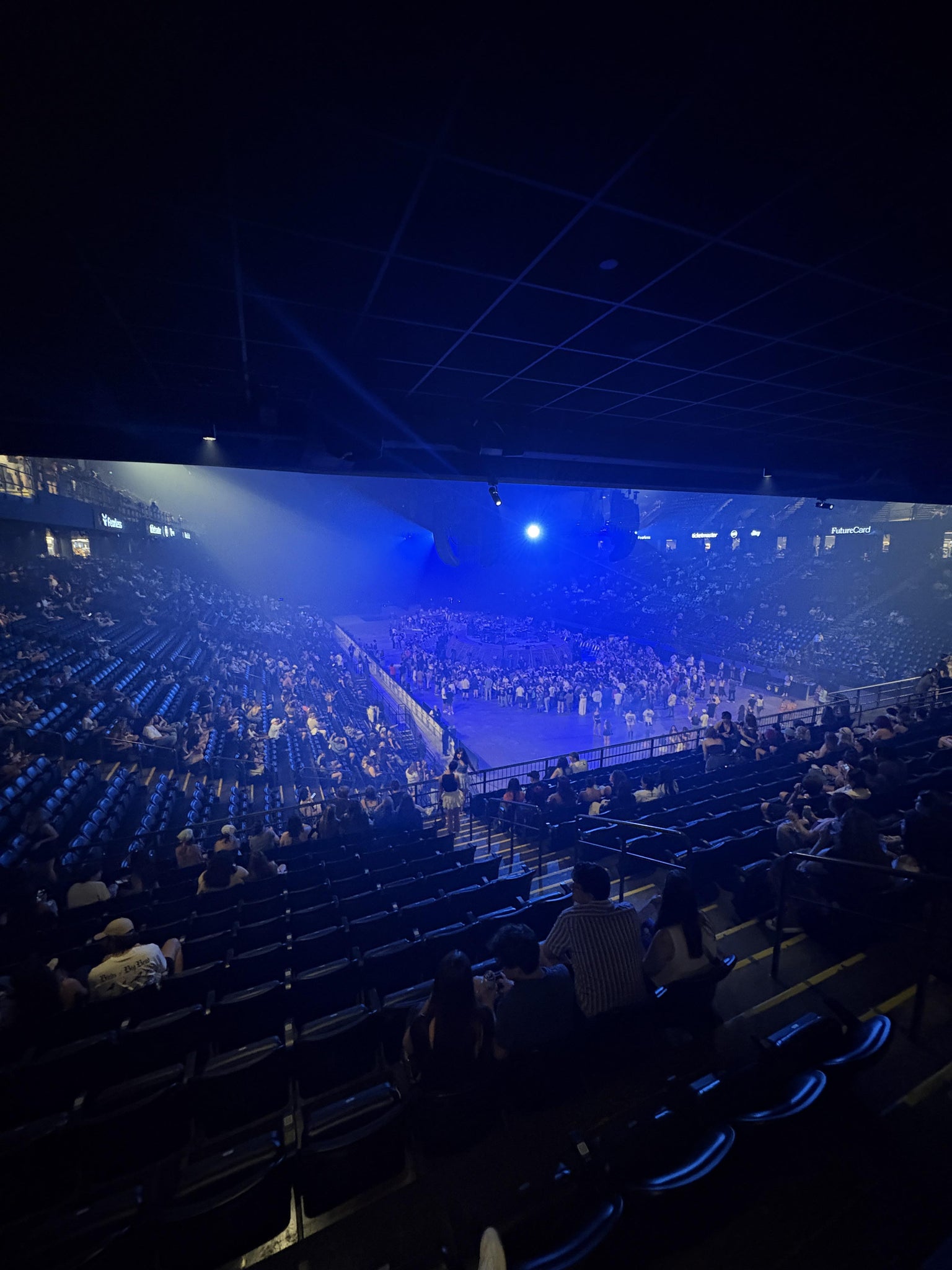 Vue réelle des fans prise de la Section 116 au site CFG Bank Arena par Brent E