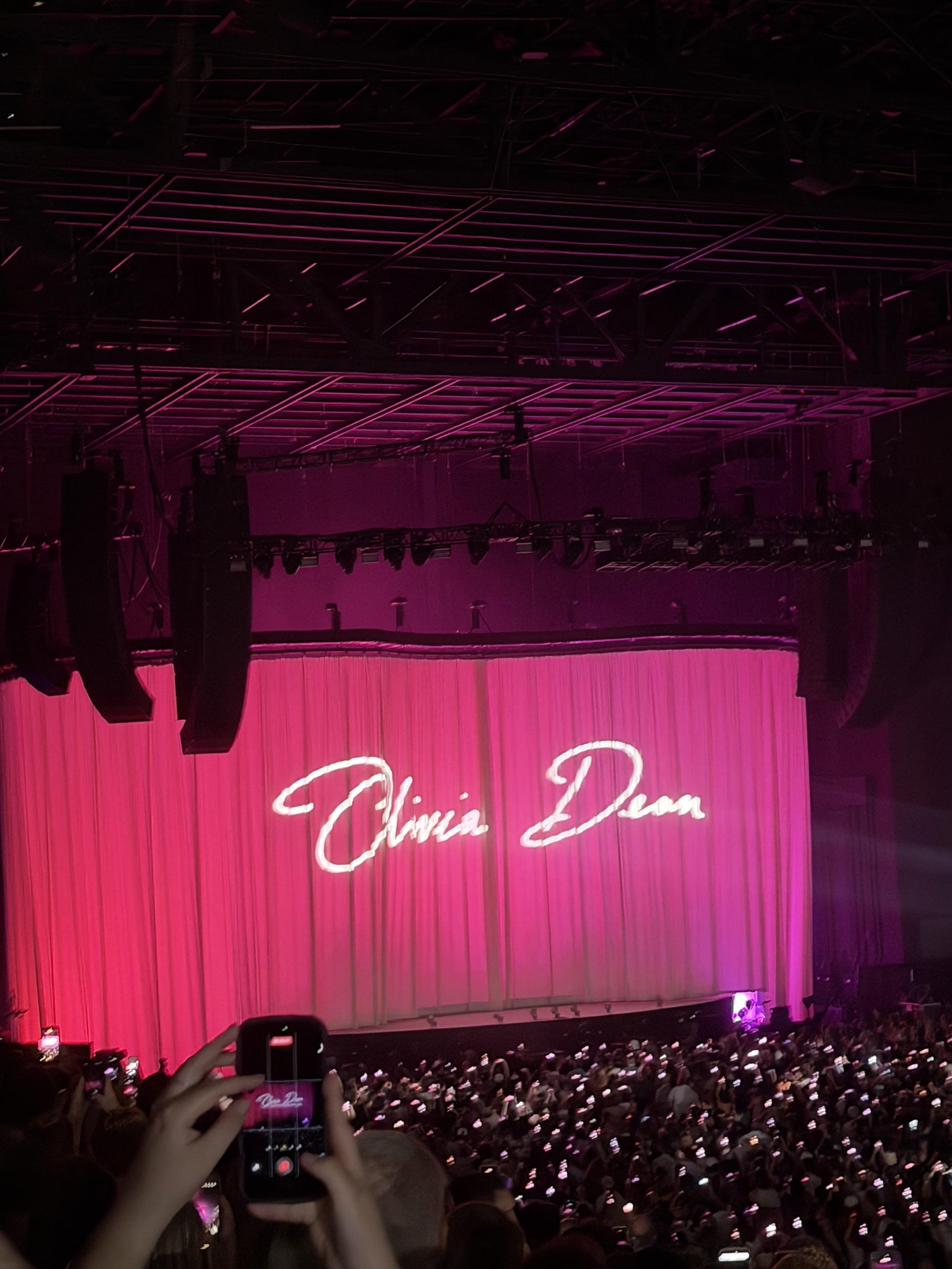 Vue réelle des fans prise de la Section 119 au site CFG Bank Arena par Dana M