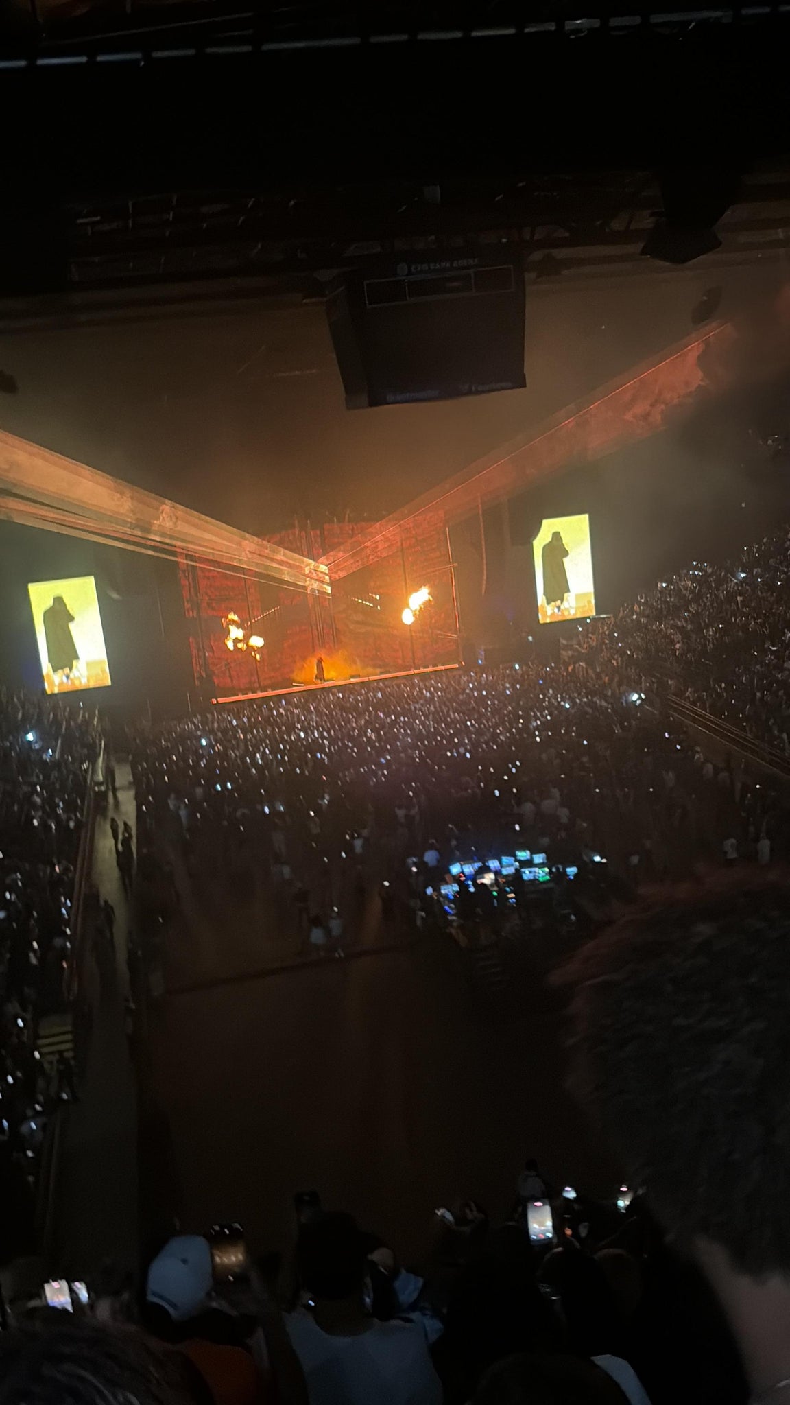 Vue réelle des fans prise de la Section 212 au site CFG Bank Arena par Courtney W