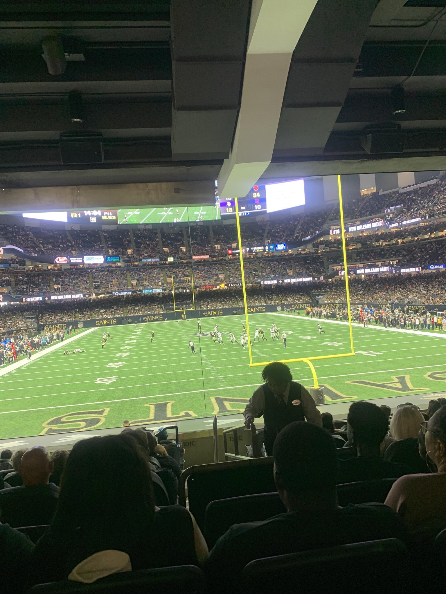Vue réelle des fans prise de la Section 101 au site Caesars Superdome par Jessica S