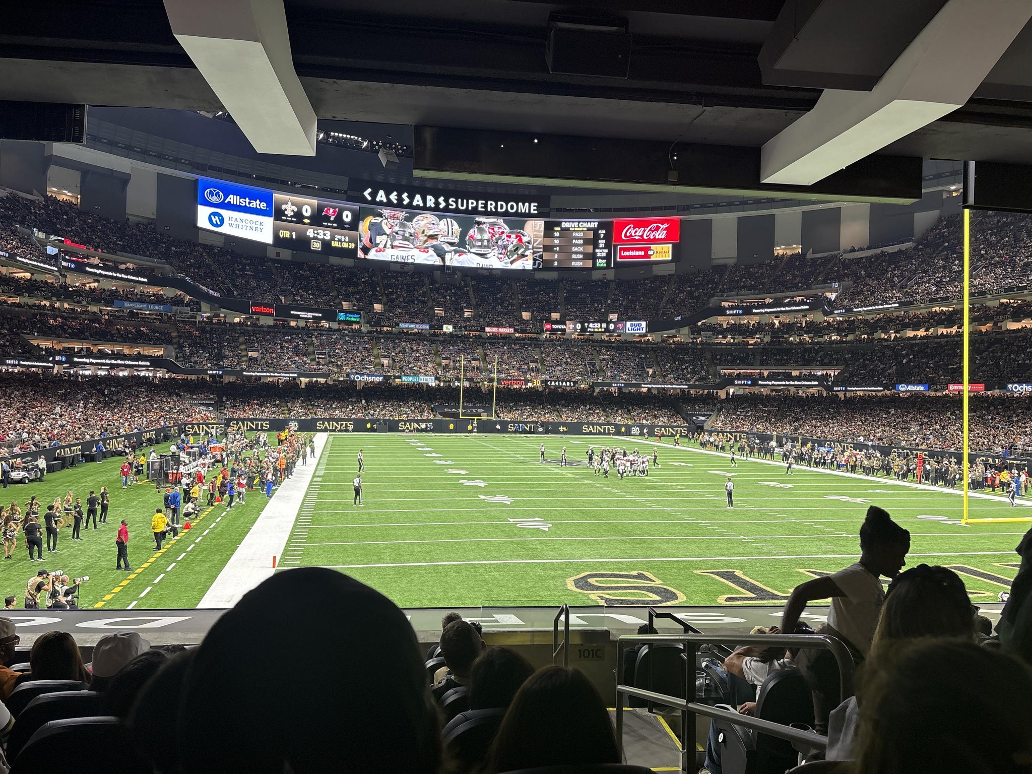 Vue réelle des fans prise de la Section 102 au site Caesars Superdome par Brandon A