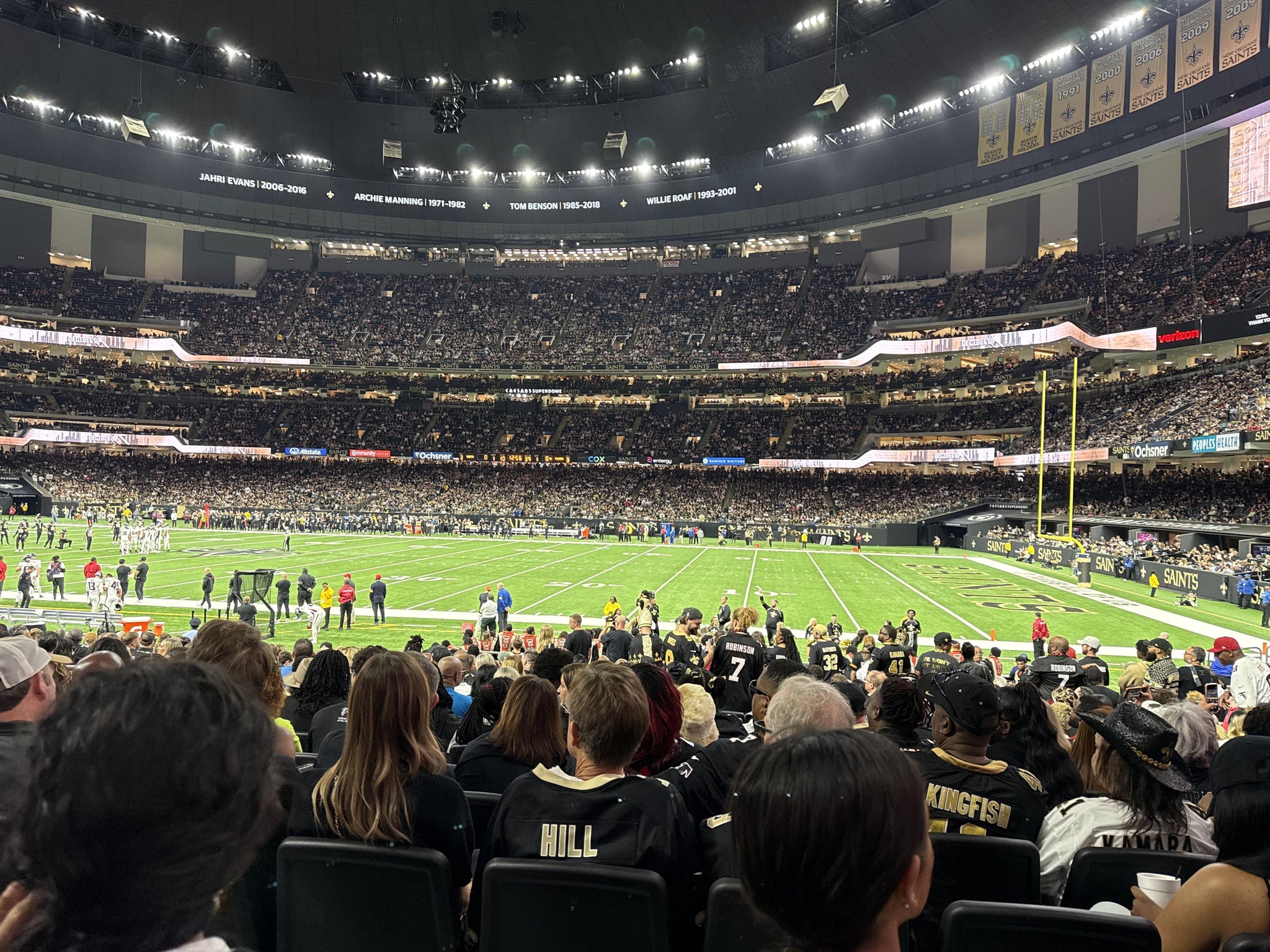 Vue réelle des fans prise de la Section 111 au site Caesars Superdome par Brady G