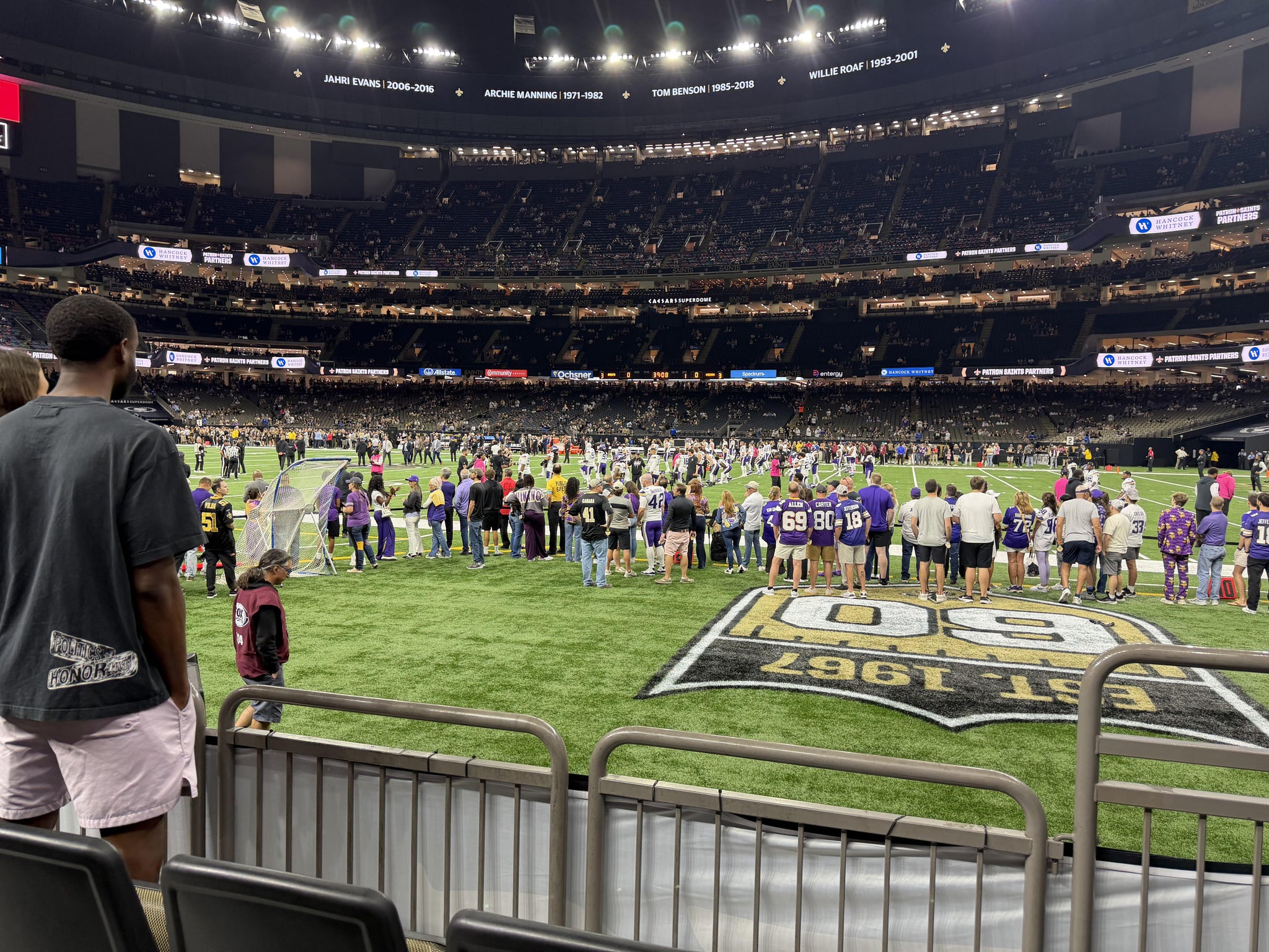 Vue réelle des fans prise de la Section 112 au site Caesars Superdome par Derek N