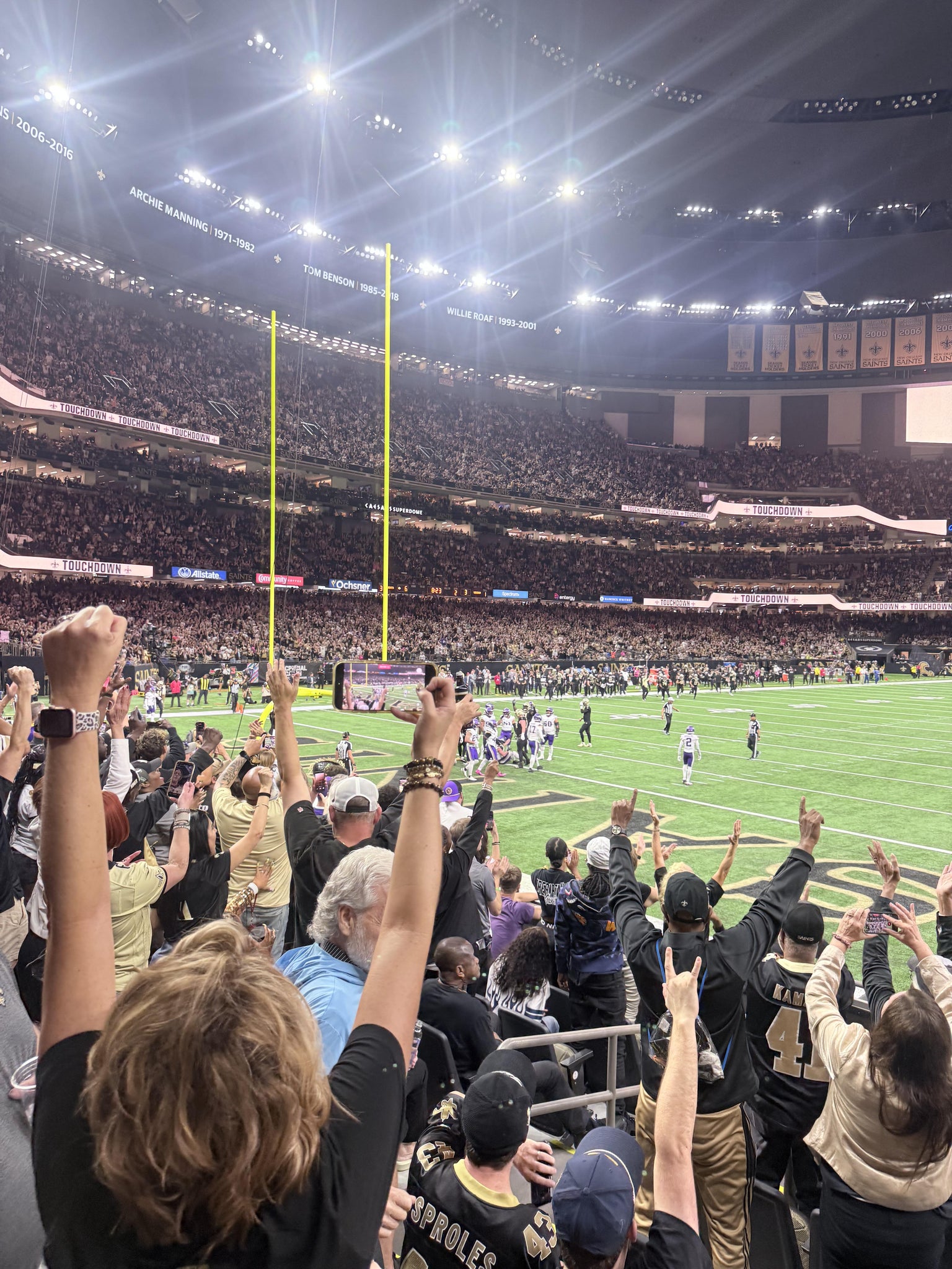Vue réelle des fans prise de la Section 126 au site Caesars Superdome par Shyrel B