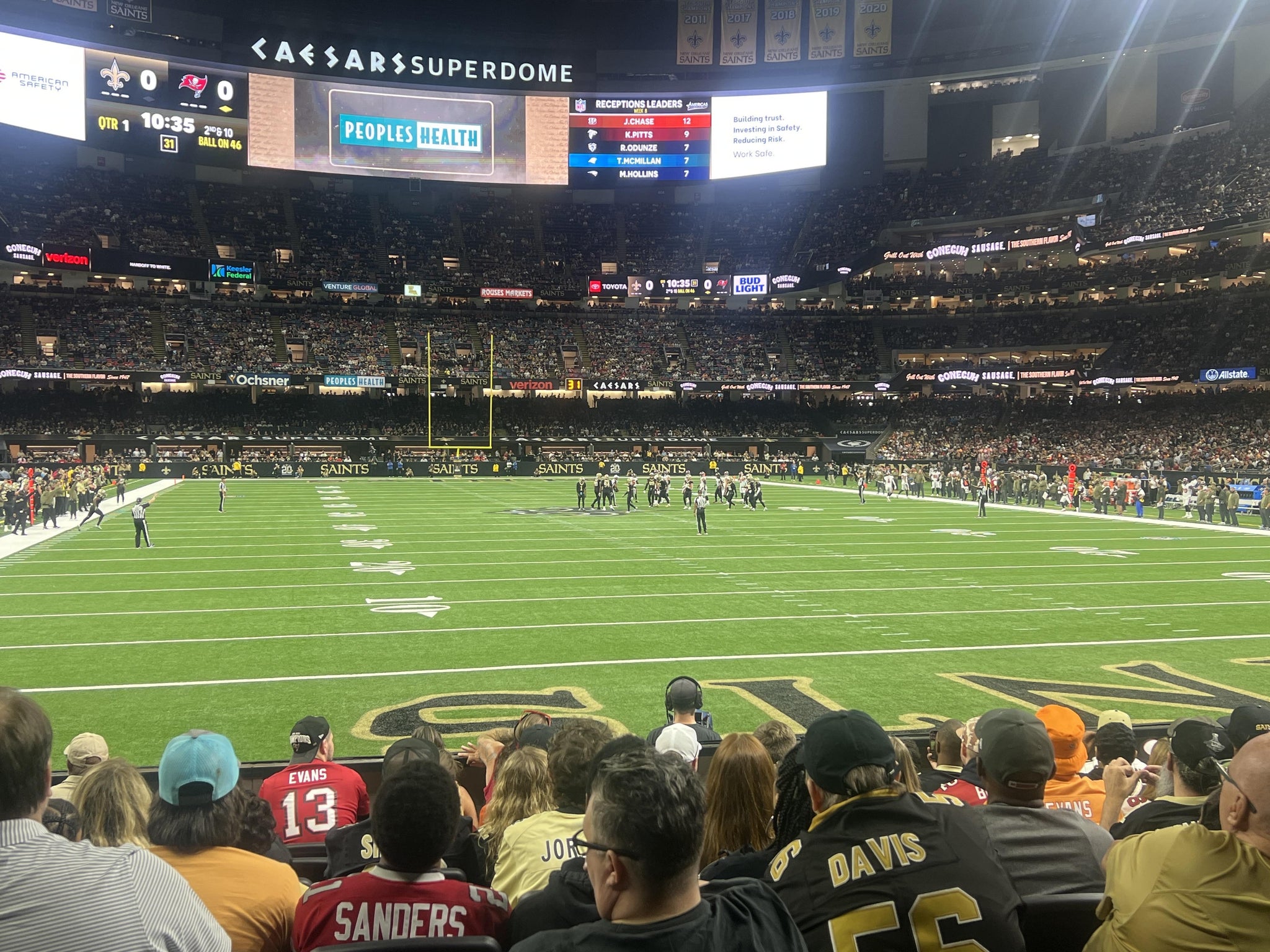 Vue réelle des fans prise de la Section 129 au site Caesars Superdome par Jeremy S