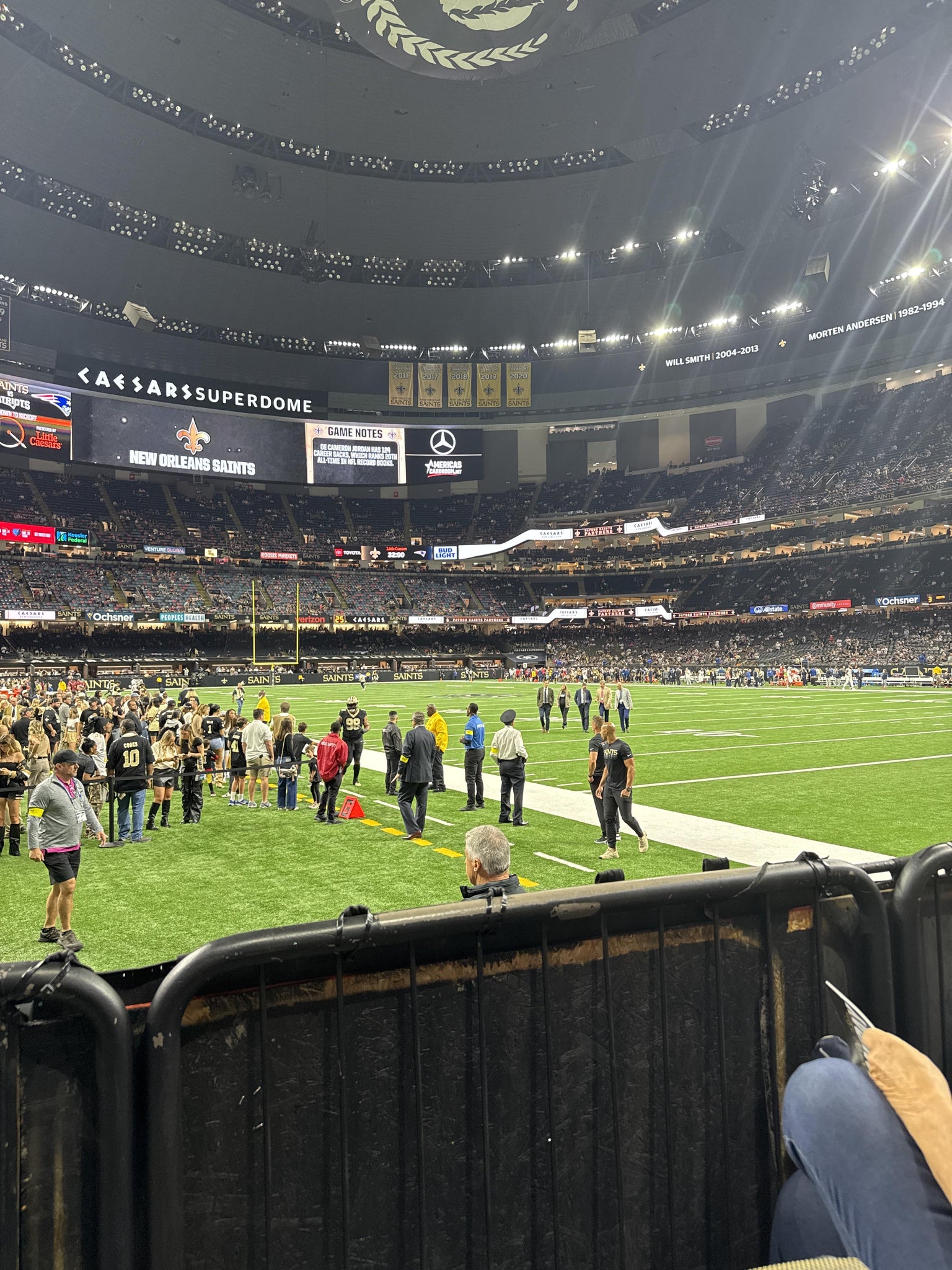 Vue réelle des fans prise de la Section 132 au site Caesars Superdome par Felix A