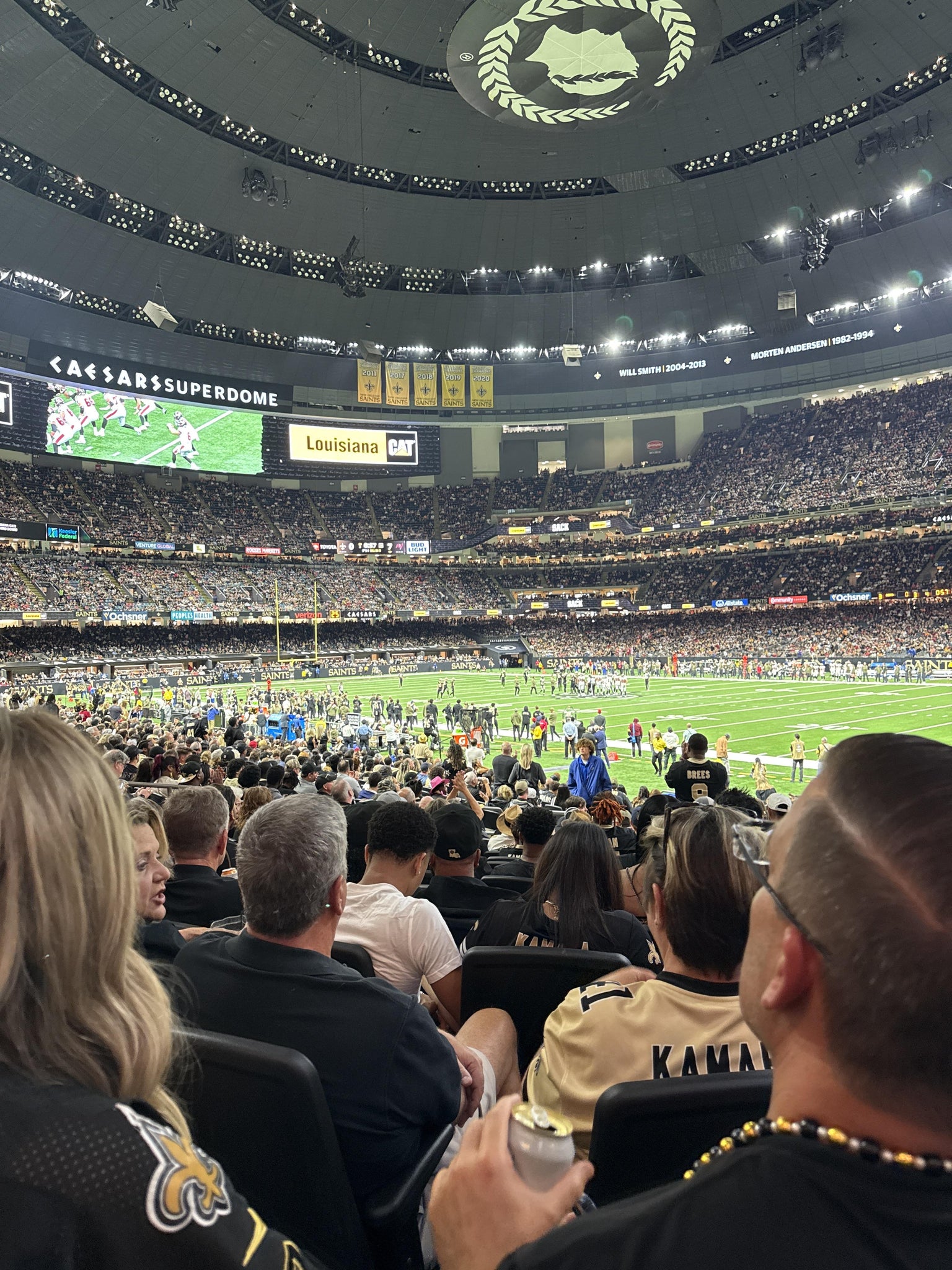 Vue réelle des fans prise de la Section 137 au site Caesars Superdome par Myron W