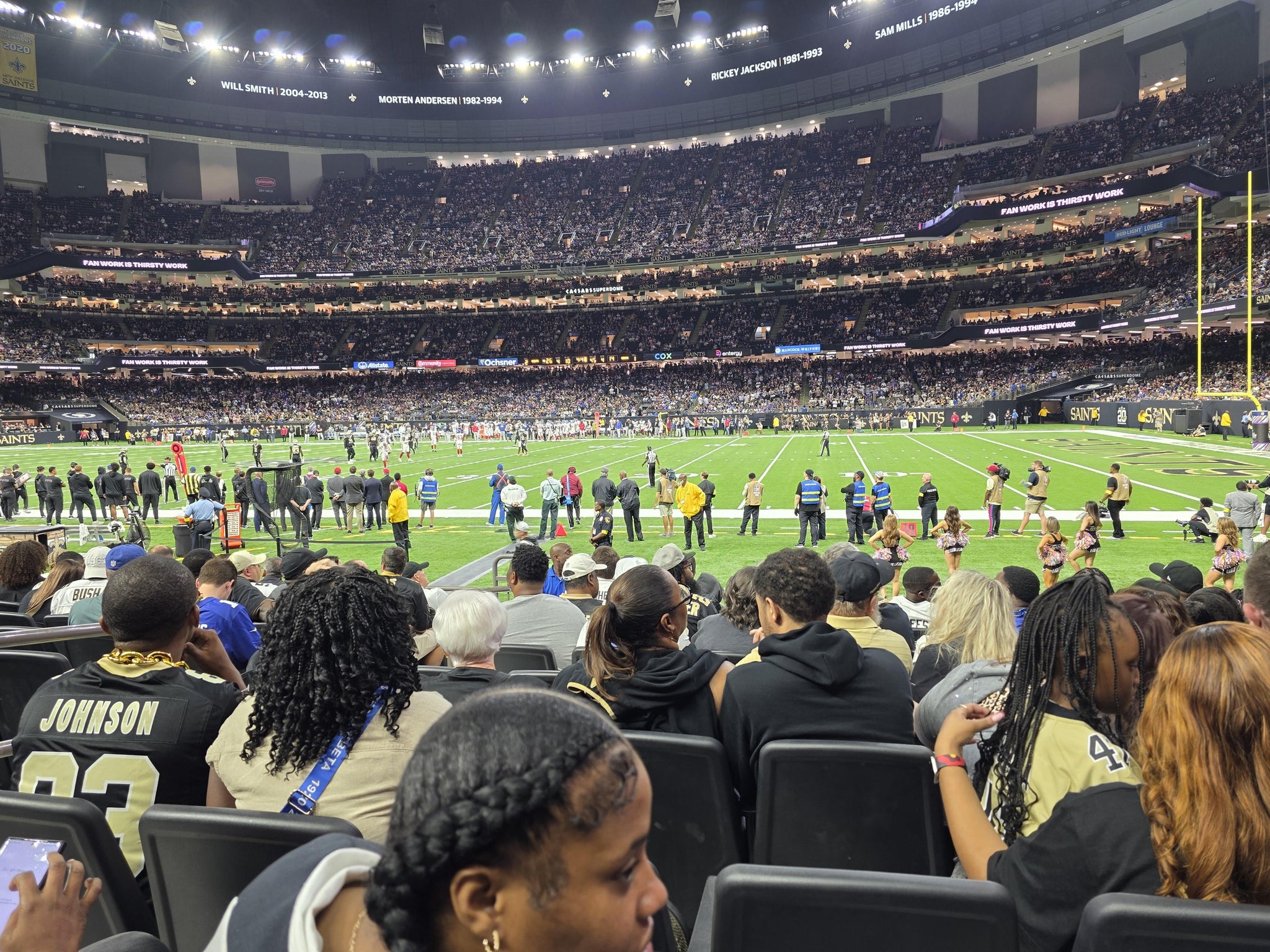 Vue réelle des fans prise de la Section 139 au site Caesars Superdome par Jacquelyn A