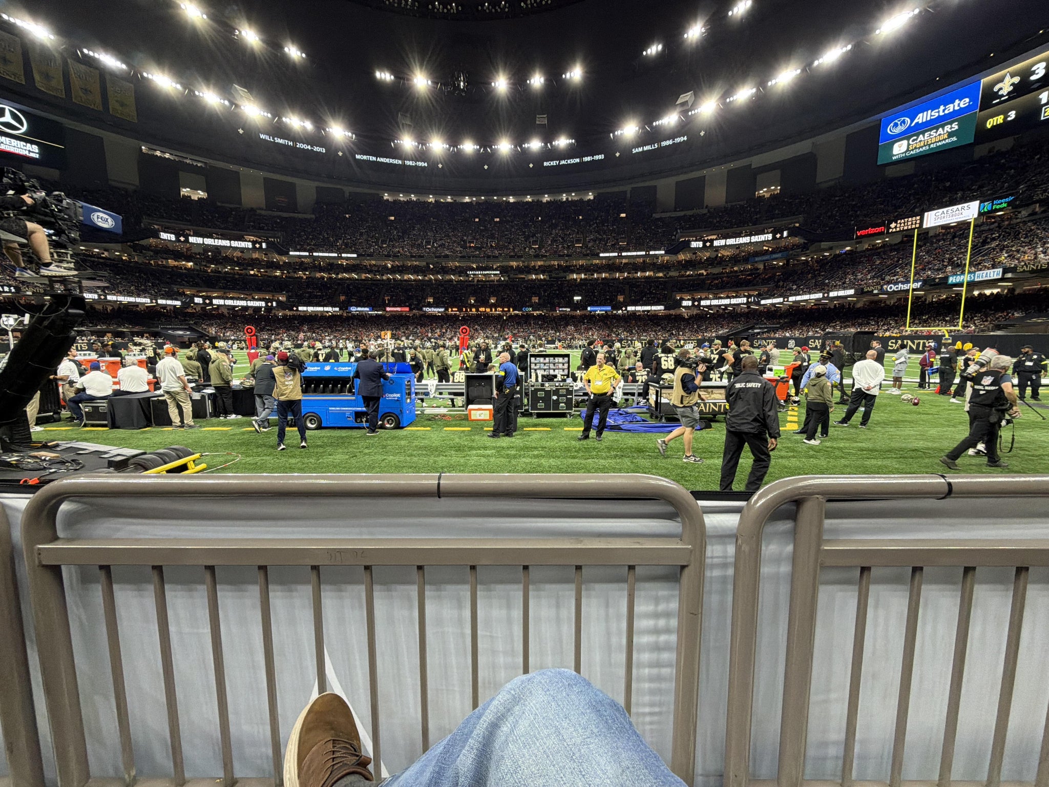 Vue réelle des fans prise de la Section 141 au site Caesars Superdome par Matthew B