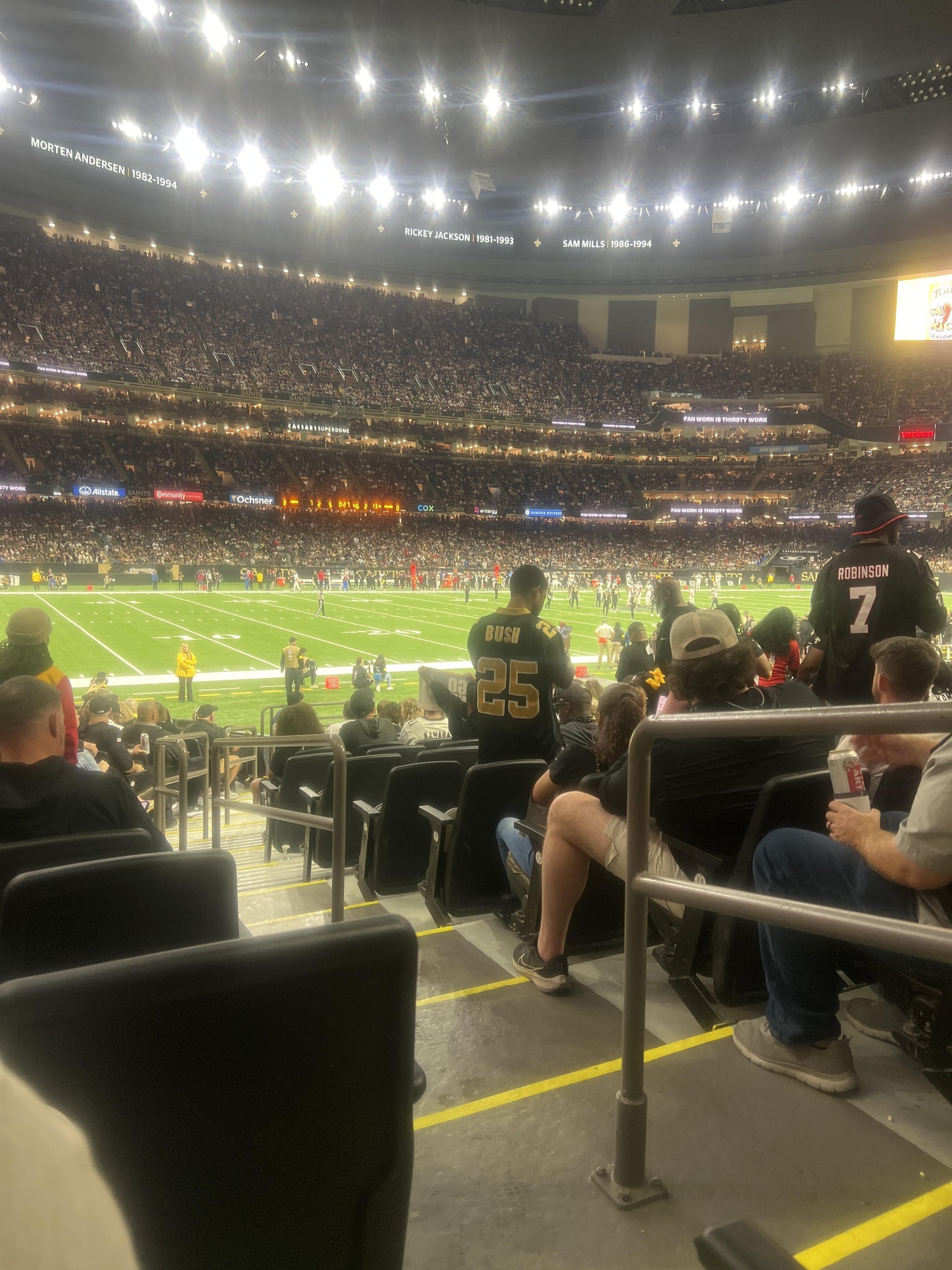 Vue réelle des fans prise de la Section 147 au site Caesars Superdome par Michael S