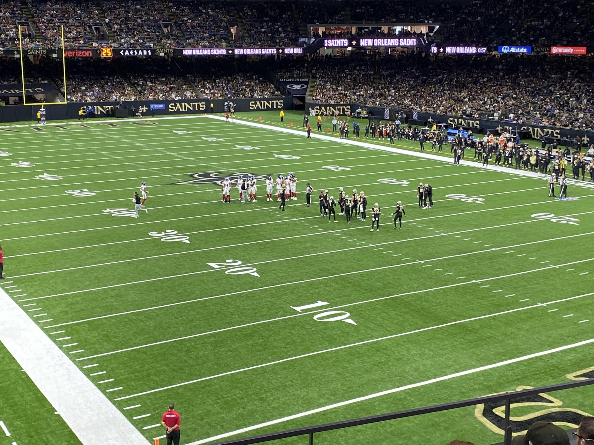Vue réelle des fans prise de la Section 303 au site Caesars Superdome par Anonymous User