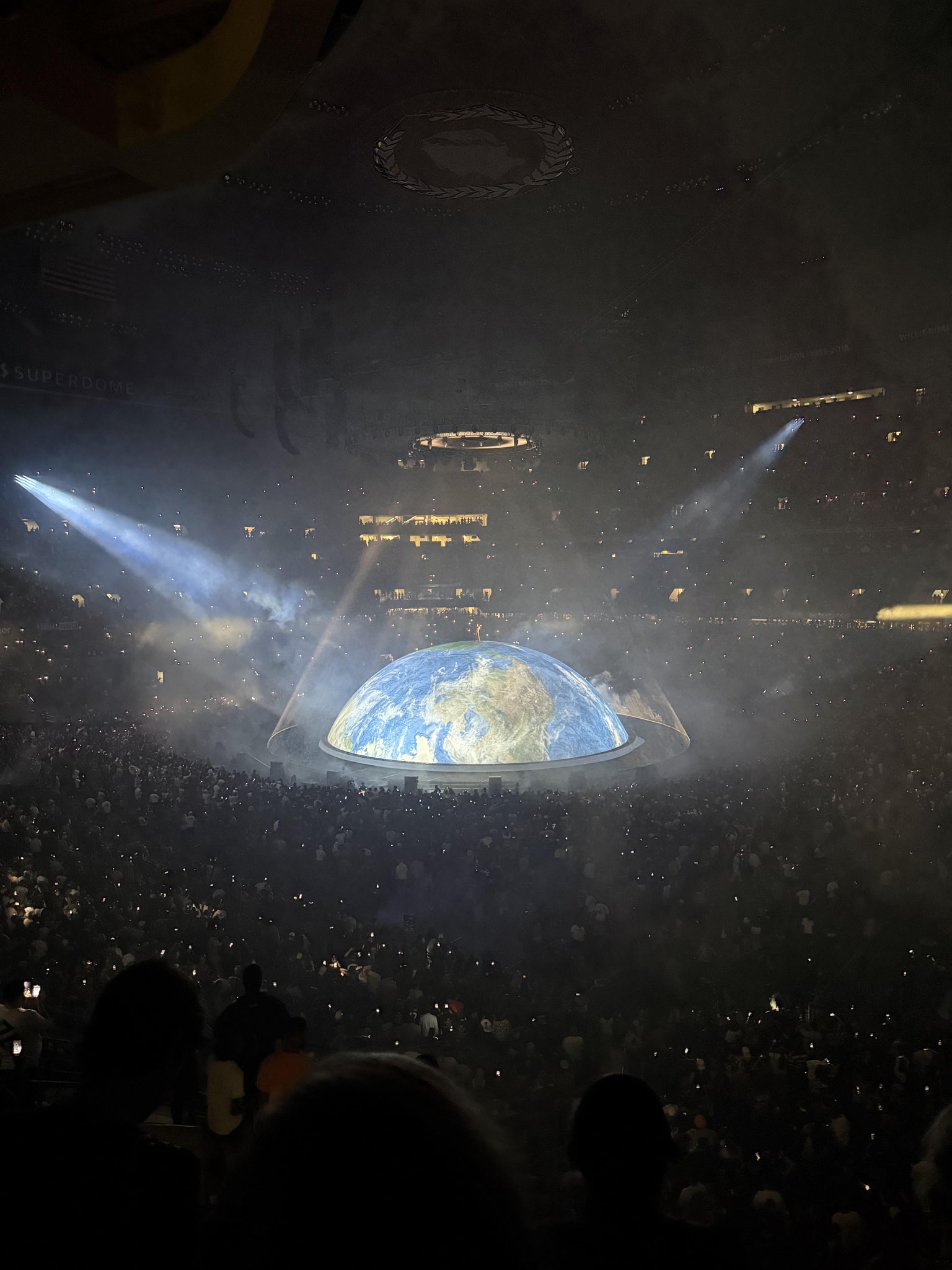 Vue réelle des fans prise de la Section 307 au site Caesars Superdome par Tyler L