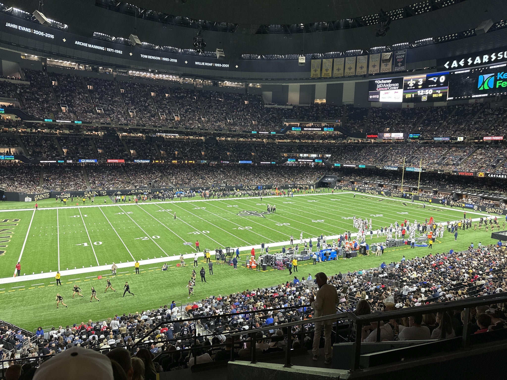 Vue réelle des fans prise de la Section 316 au site Caesars Superdome par Ron M