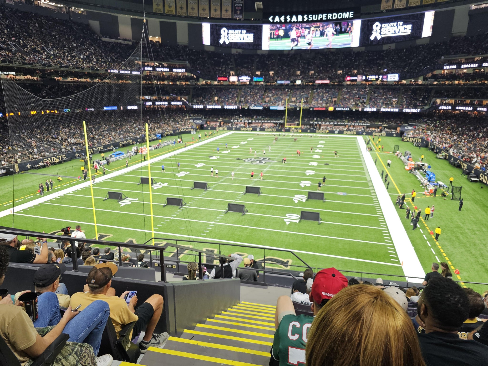 Vue réelle des fans prise de la Section 322 au site Caesars Superdome par John V