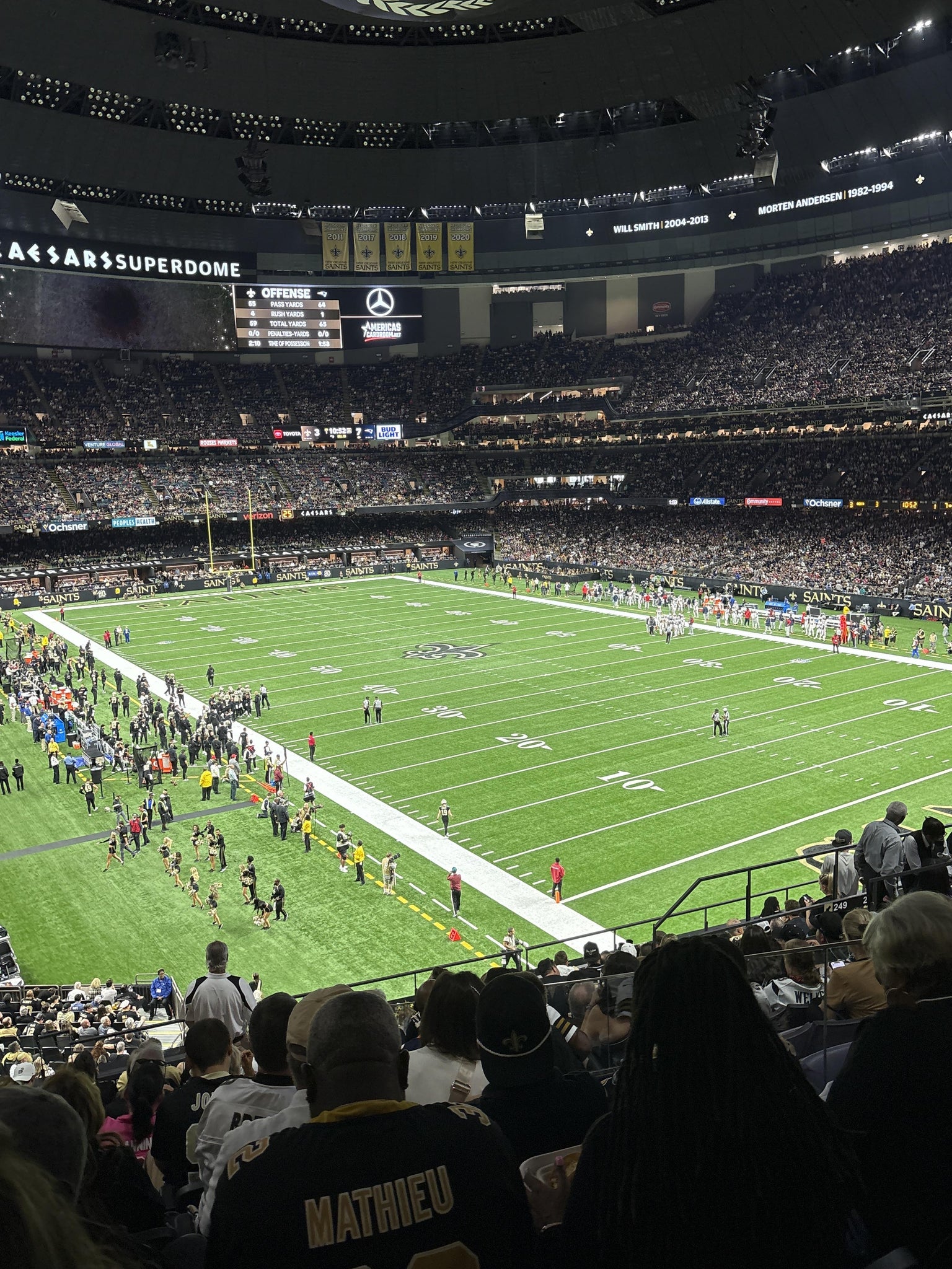 Vue réelle des fans prise de la Section 328 C au site Caesars Superdome par Sarah M
