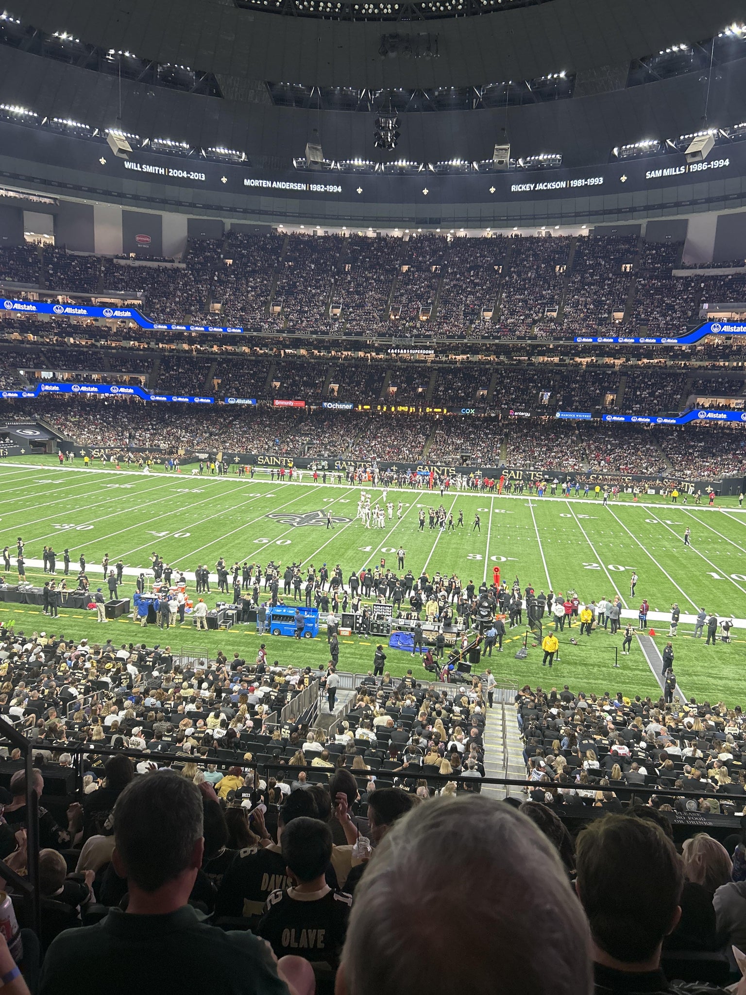 Vue réelle des fans prise de la Section 334 au site Caesars Superdome par Don S