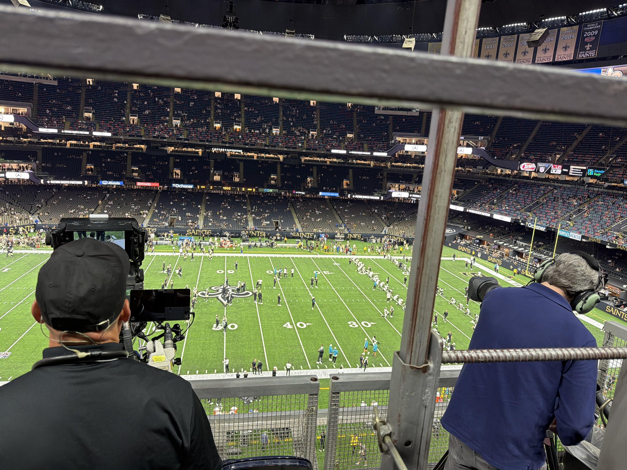 Vue réelle des fans prise de la Section 517 au site Caesars Superdome par Sheri D