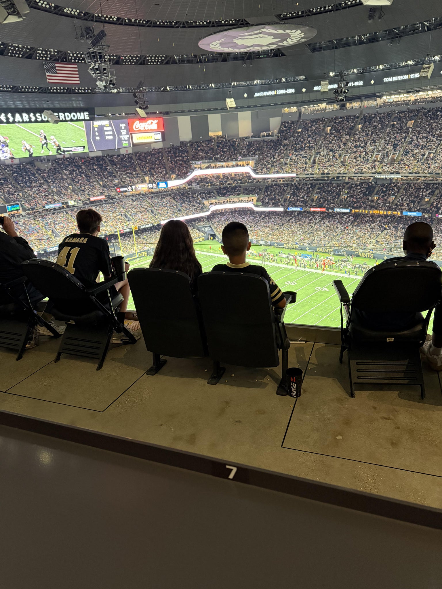 Vue réelle des fans prise de la Section 609 S au site Caesars Superdome par Andrew G