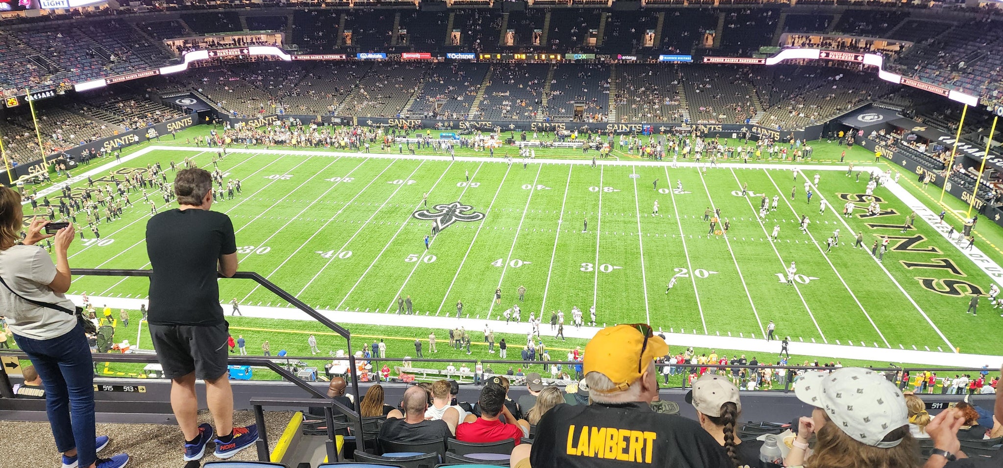Vue réelle des fans prise de la Section 612 au site Caesars Superdome par Jennifer J