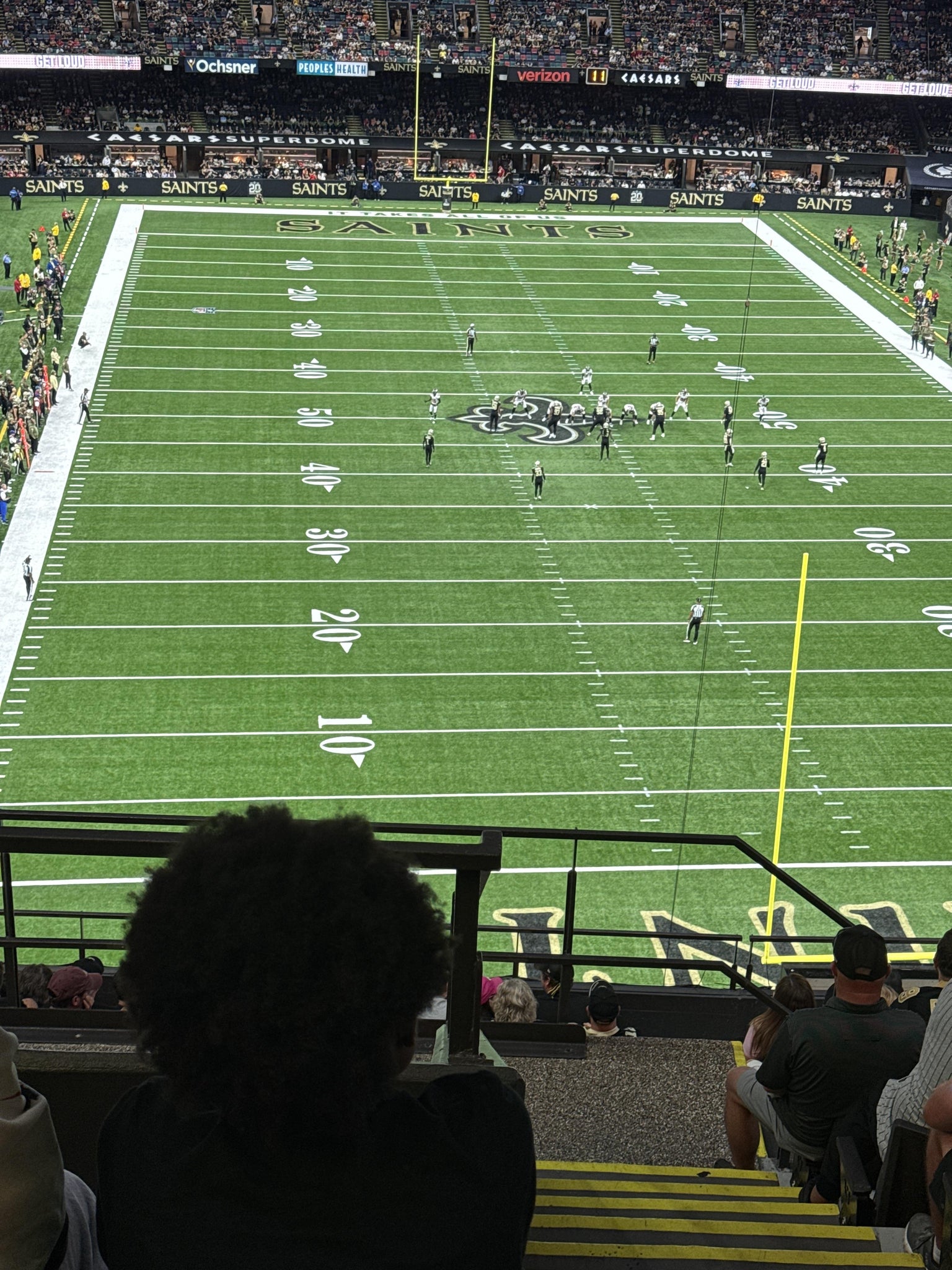 Vue réelle des fans prise de la Section 629 au site Caesars Superdome par Jerry B