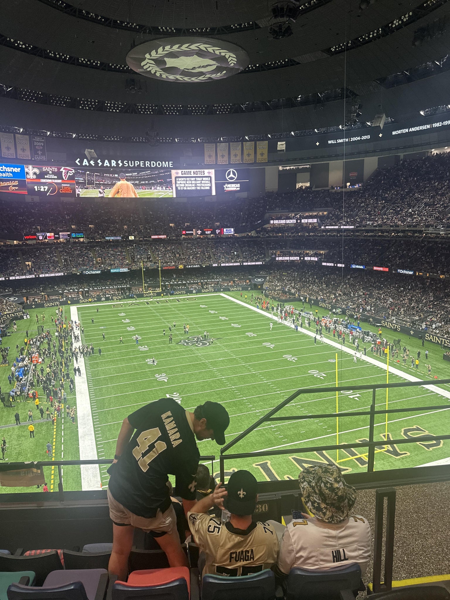 Vue réelle des fans prise de la Section 630 au site Caesars Superdome par Donald W
