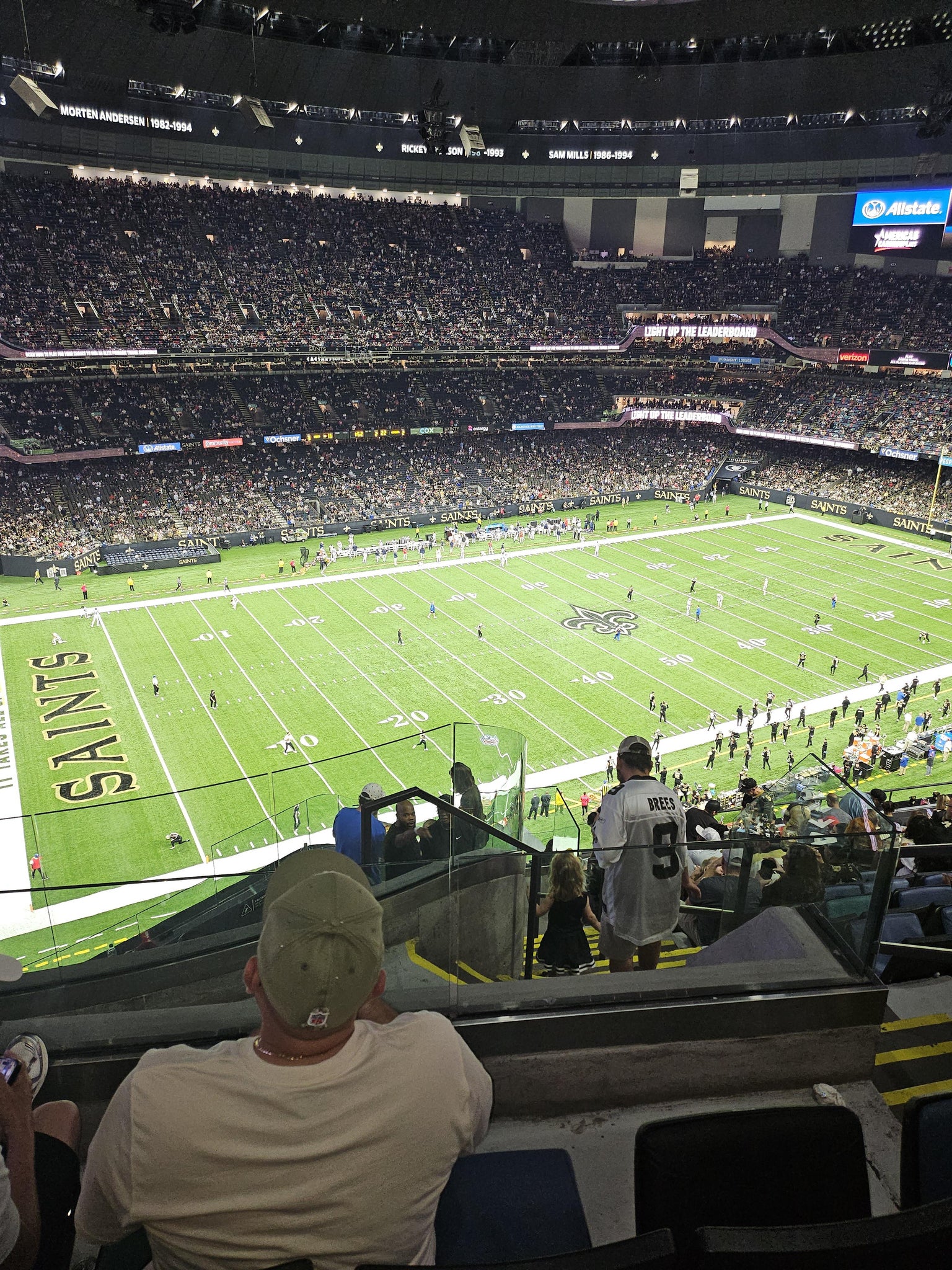 Vue réelle des fans prise de la Section 645 au site Caesars Superdome par Antoinette B