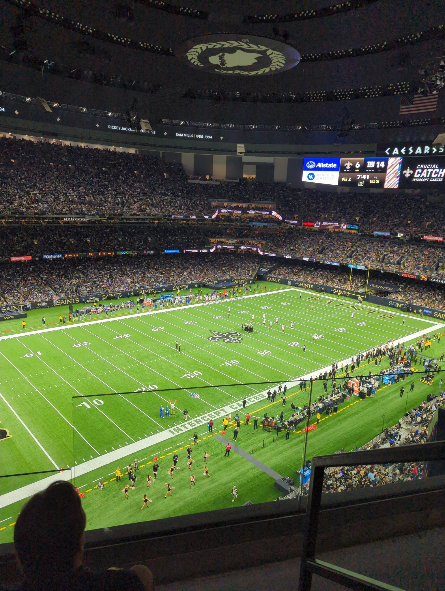 Vue réelle des fans prise de la Section 646 au site Caesars Superdome par Tony T