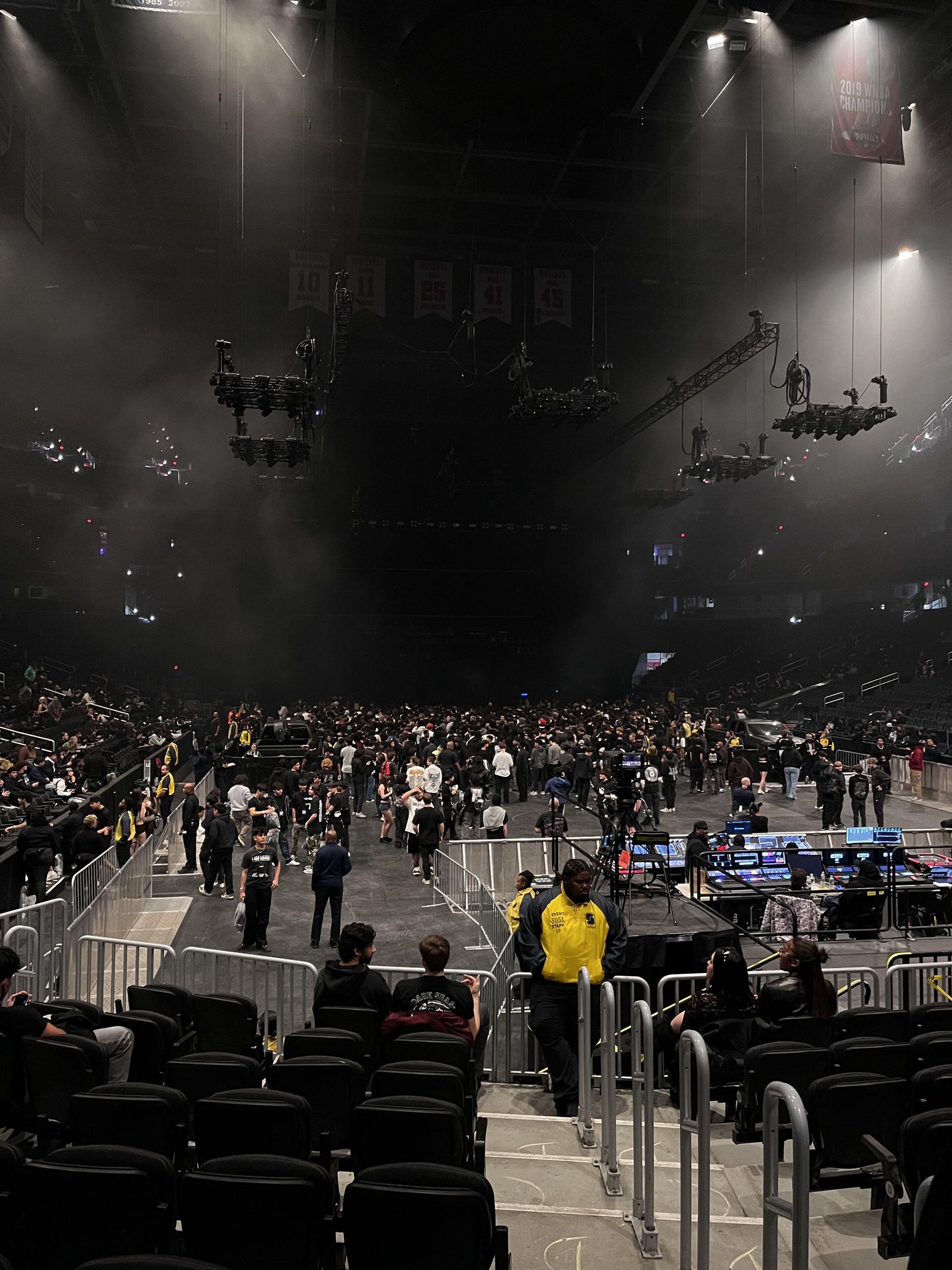 Vue réelle des fans prise de la Section 104 au site Capital One Arena par Cris G