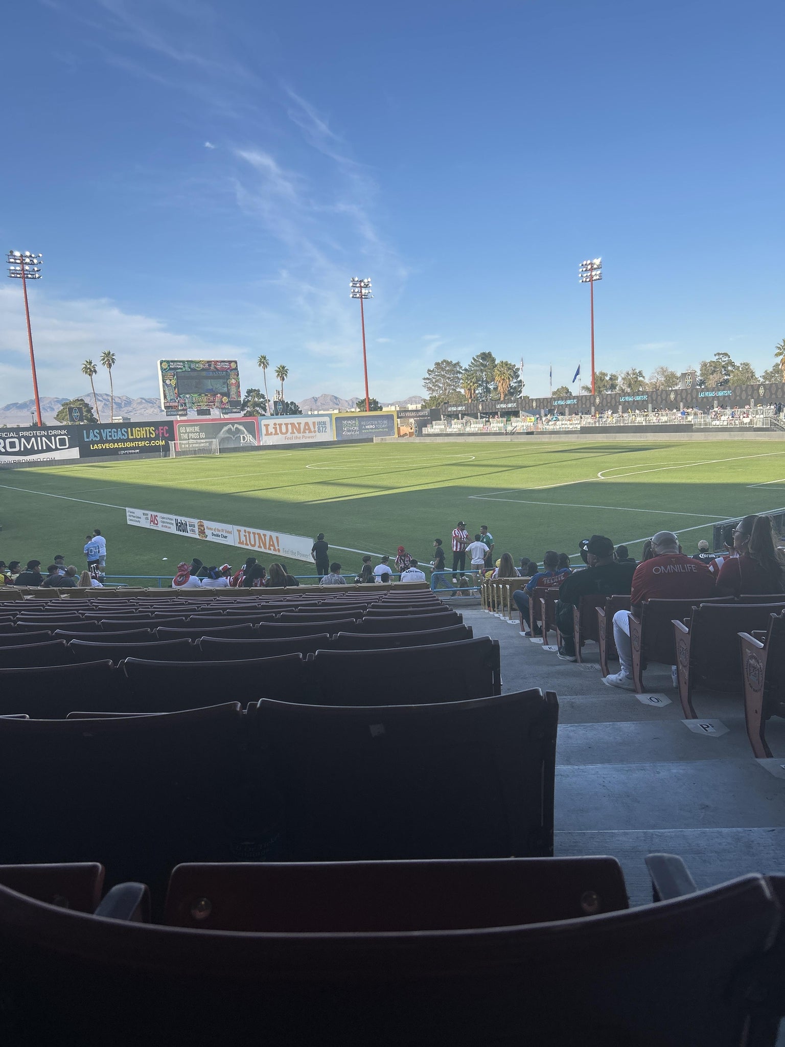 Vue réelle des fans prise de la Section 12 au site Cashman Field par Arianna P