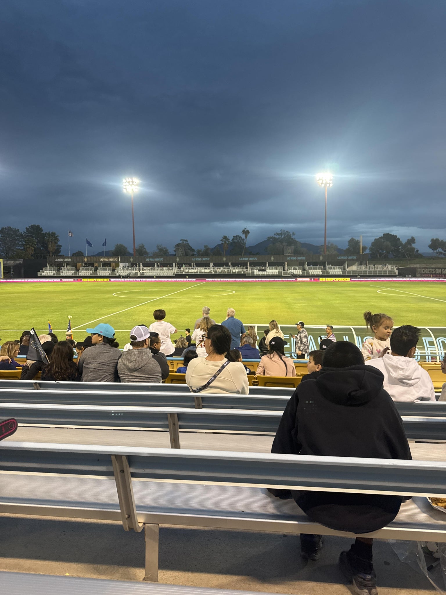 Vue réelle des fans prise de la Sideline GA au site Cashman Field par Preston L