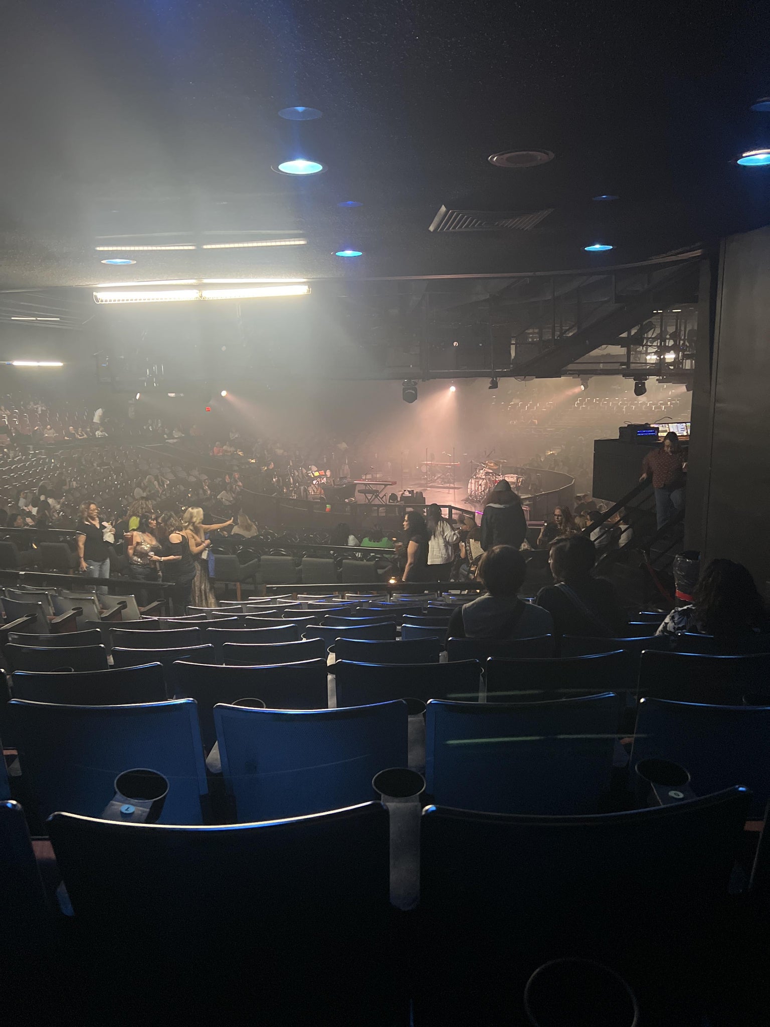 Vue réelle des fans prise de la Section B 8 au site Celebrity Theatre - Phoenix par Roberto G