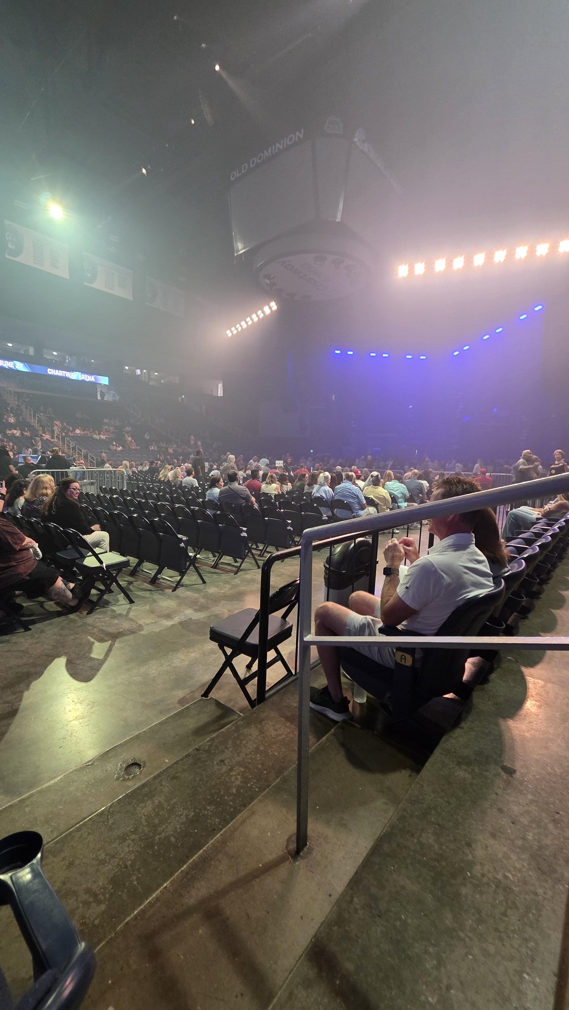 Vue réelle des fans prise de la Section 114 au site Chartway Arena par Merlina N