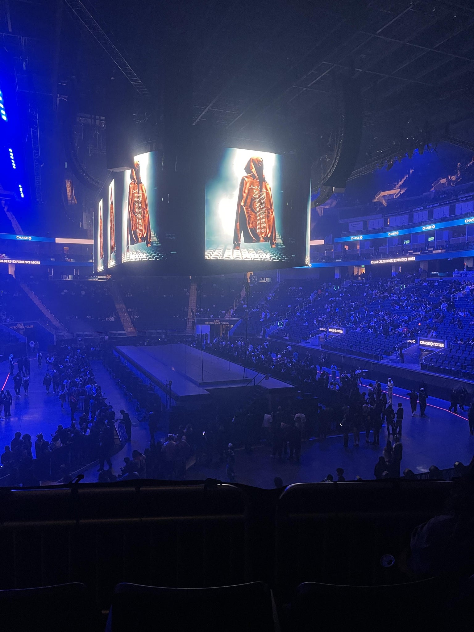 Vue réelle des fans prise de la Section 122 au site Chase Center par Sydney G