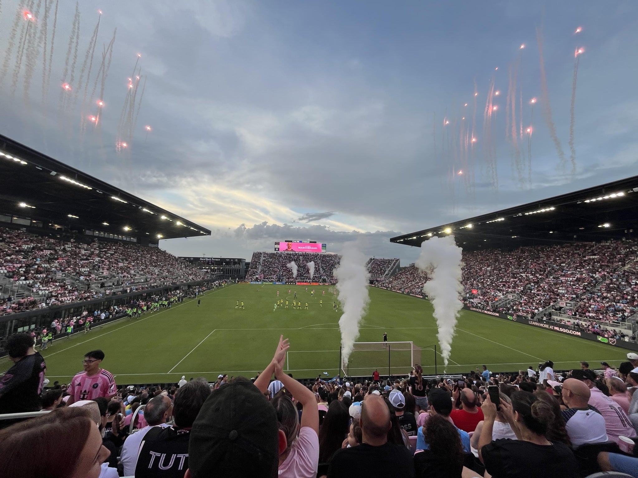 Vue réelle des fans prise de la Section 125 au site Chase Stadium par Renee L